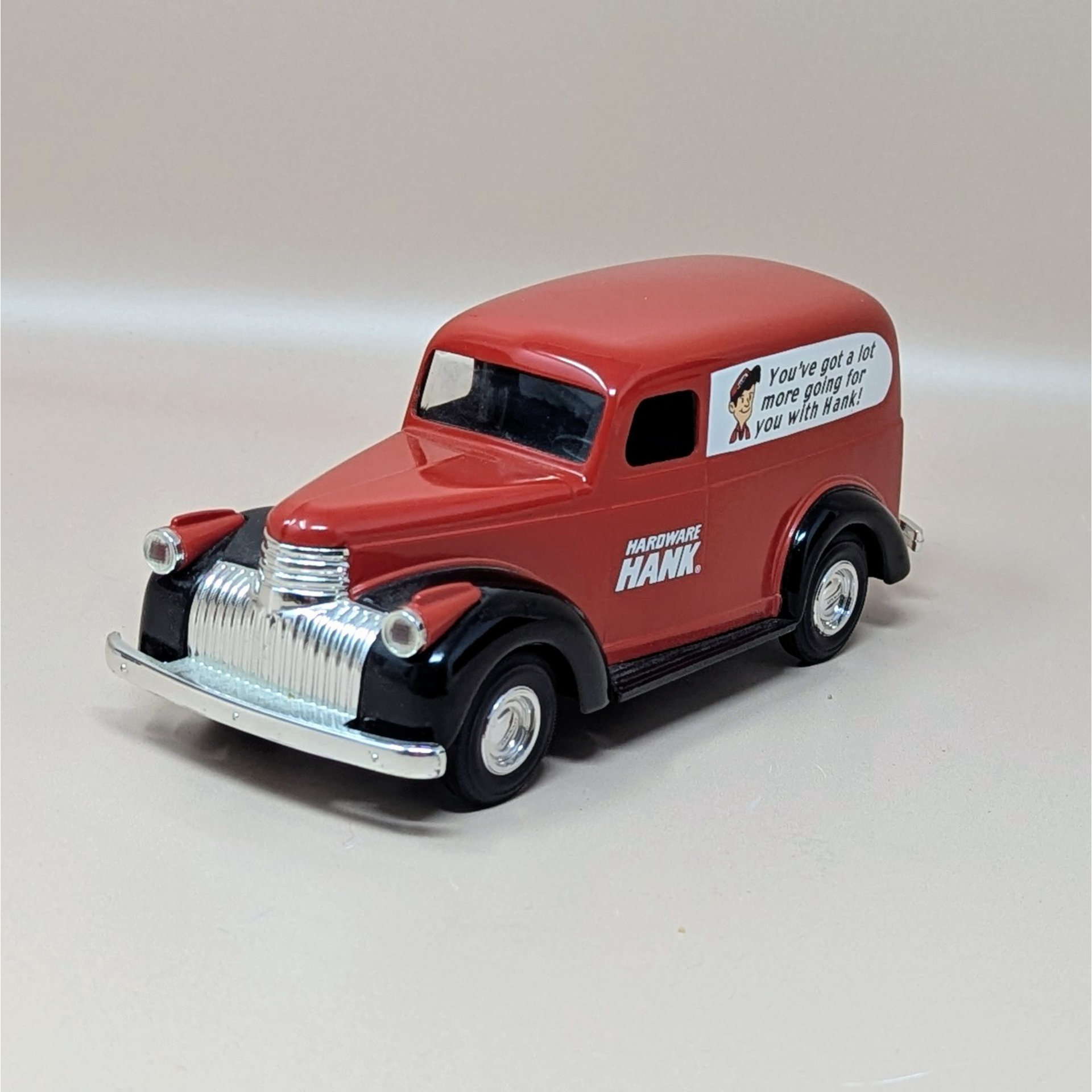 2001 ERTL 1946 Chevy Suburban Hardware Hank Die Cast Bank