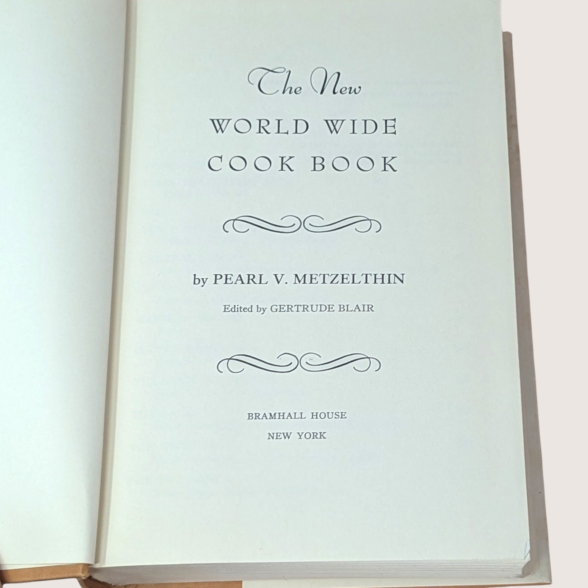 1939 The New World Wide Cook Book Pearl V Metzelthin Hardcover