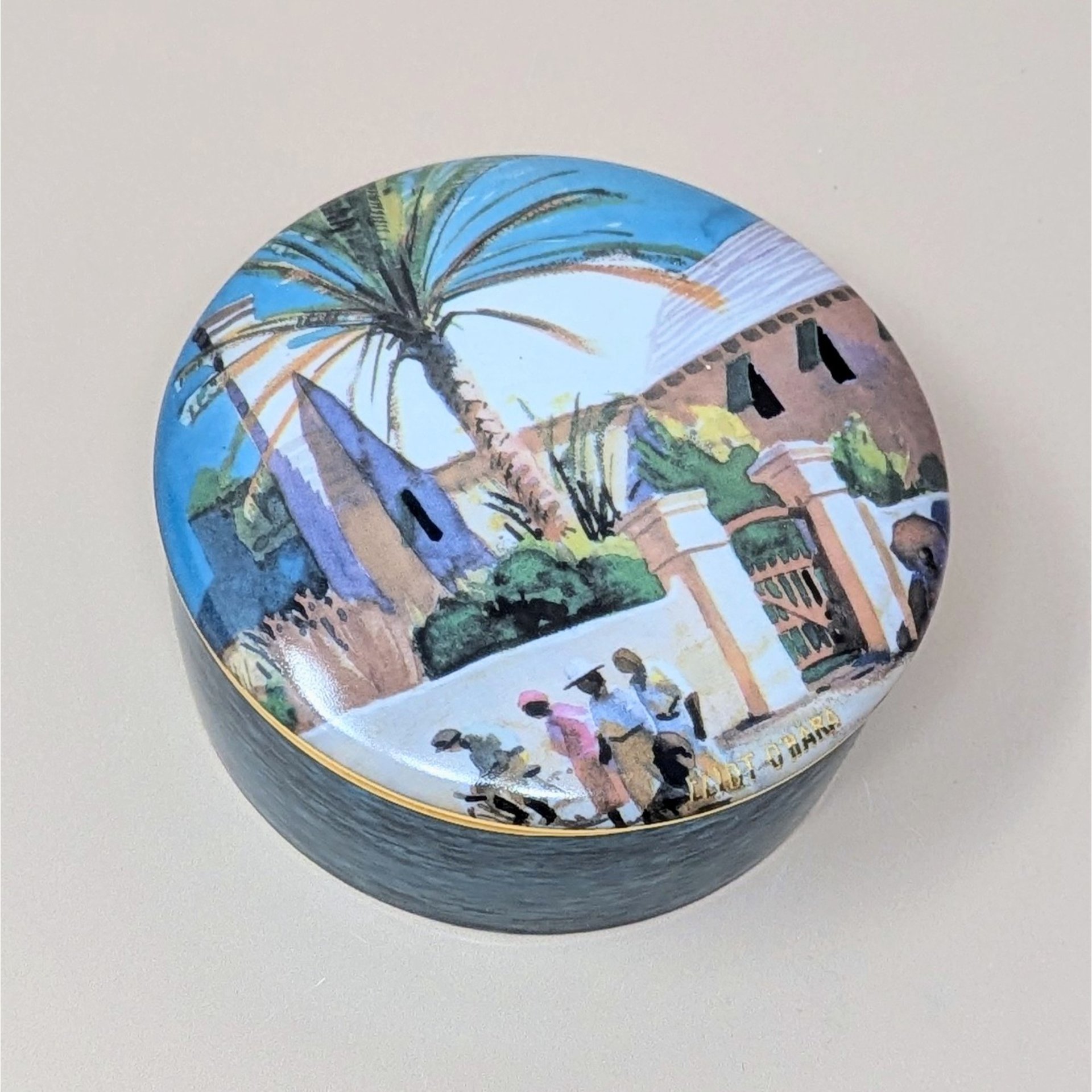 2001 Goebel Bermuda Images Bermuda Gate Covered Trinket Box