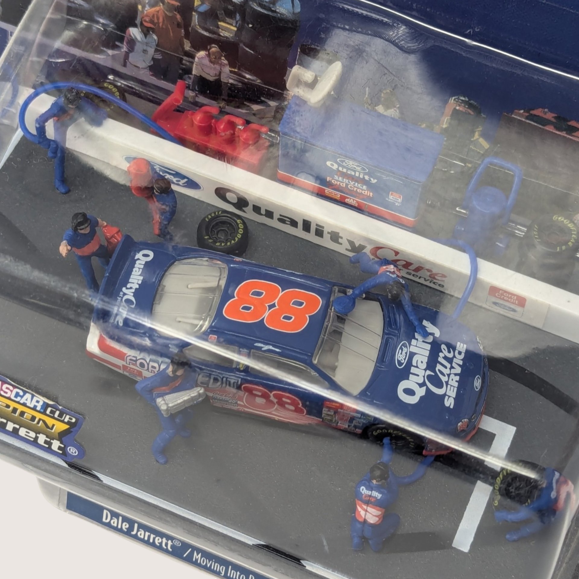 1999 Winner's Circle NASCAR Dale Jarrett Pit Row Series Toy