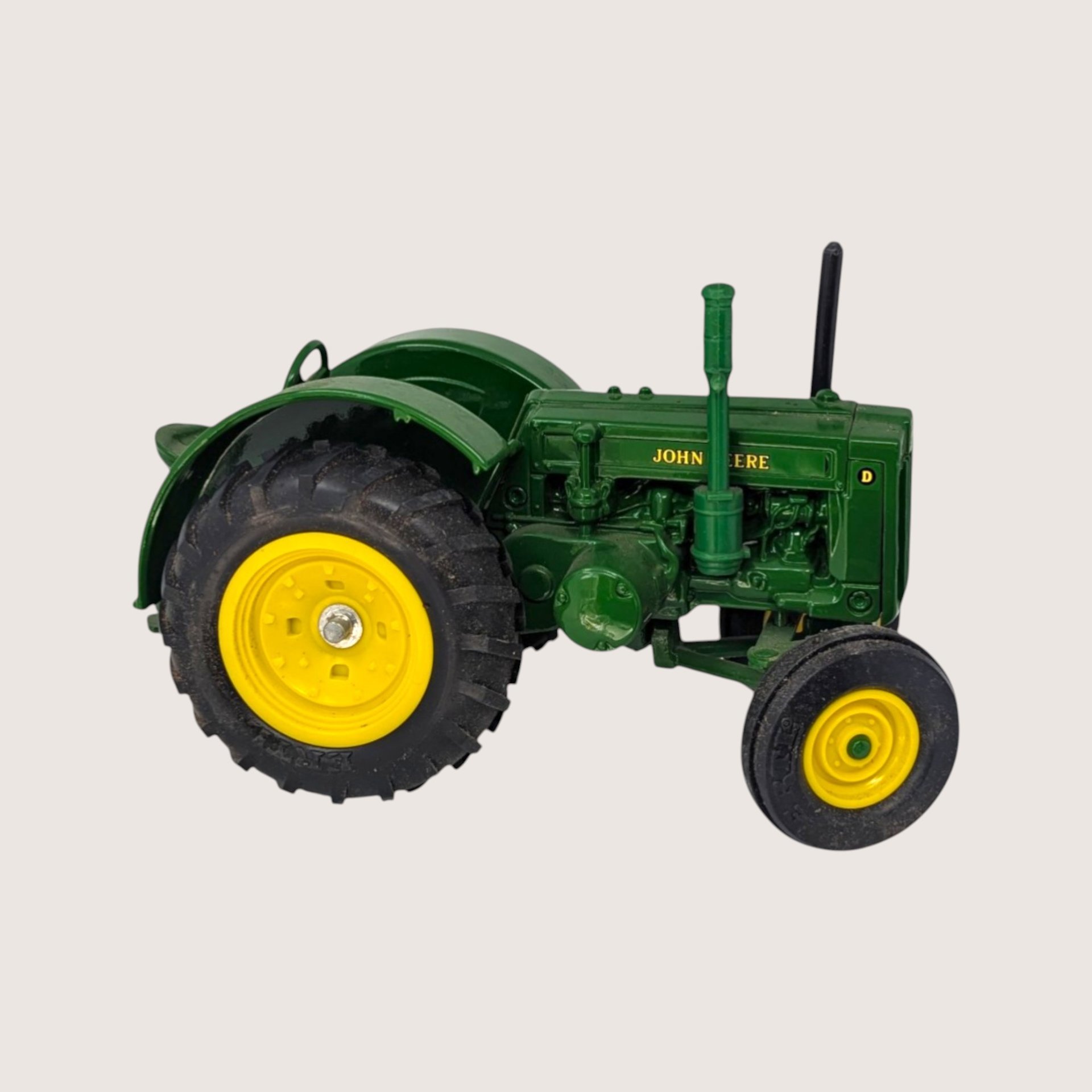 1990 ERTL John Deere 1953 Model D 1/16 Scale Die Cast Tractor Replica  