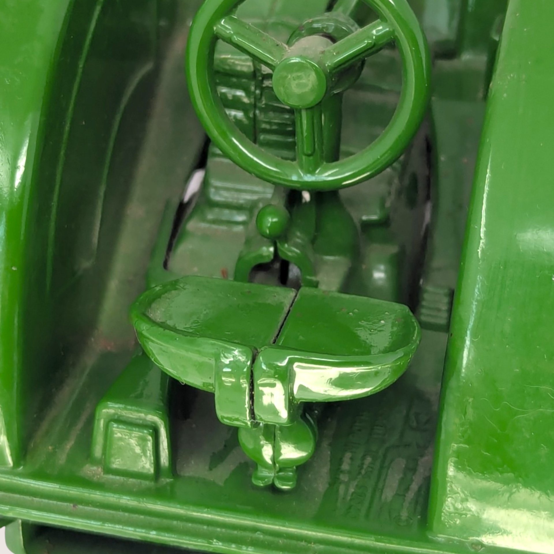 1990 ERTL John Deere 1953 Model D 1/16 Scale Die Cast Tractor Replica  