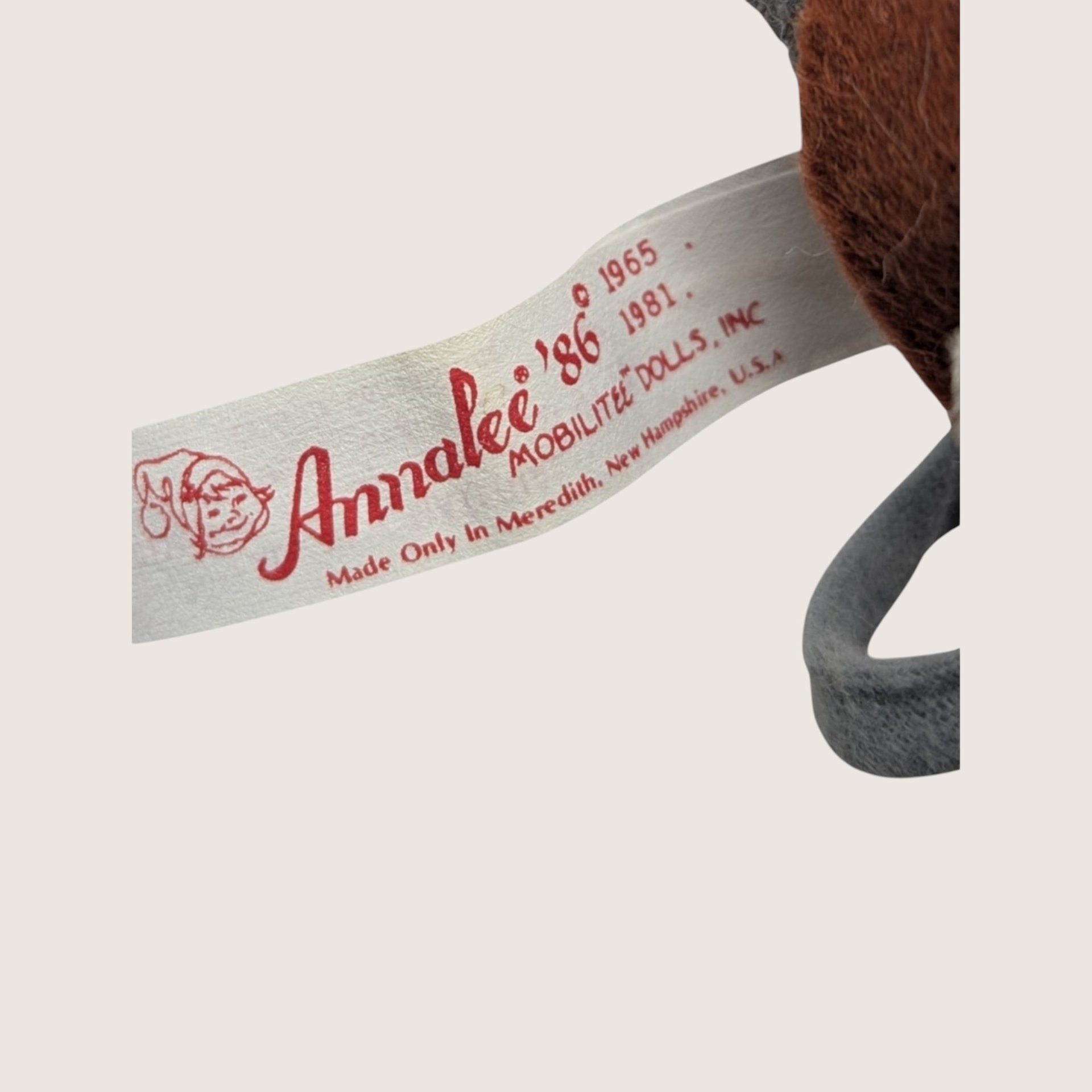 1986 Annalee Colonial Bonnet Mouse Doll
