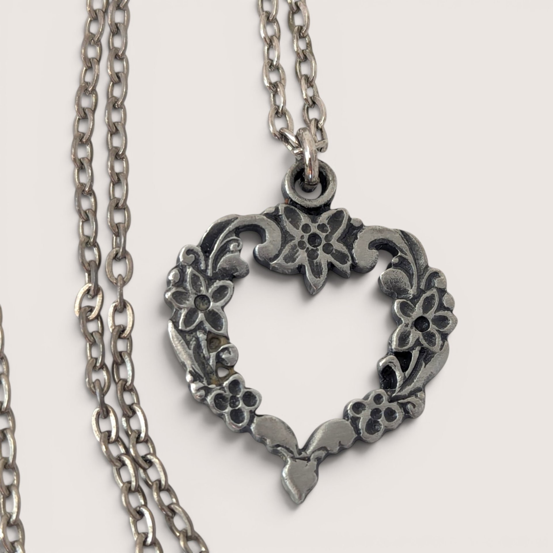 Vintage Silver R Tennsmed Heart Pendant Necklace