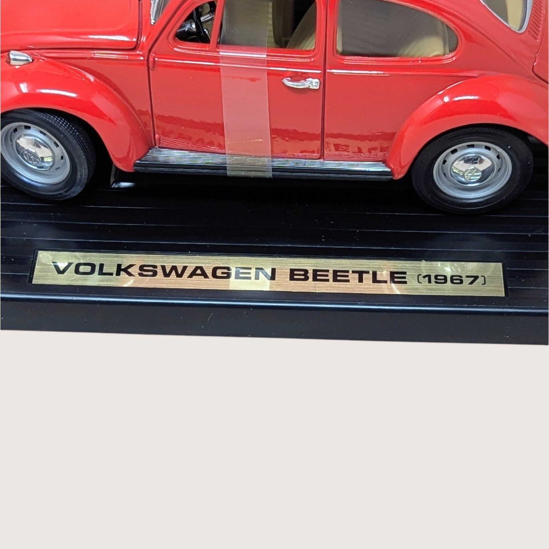 Vintage Road Tough 1967 Volkswagen Beetle: 1/18 Diecast Model