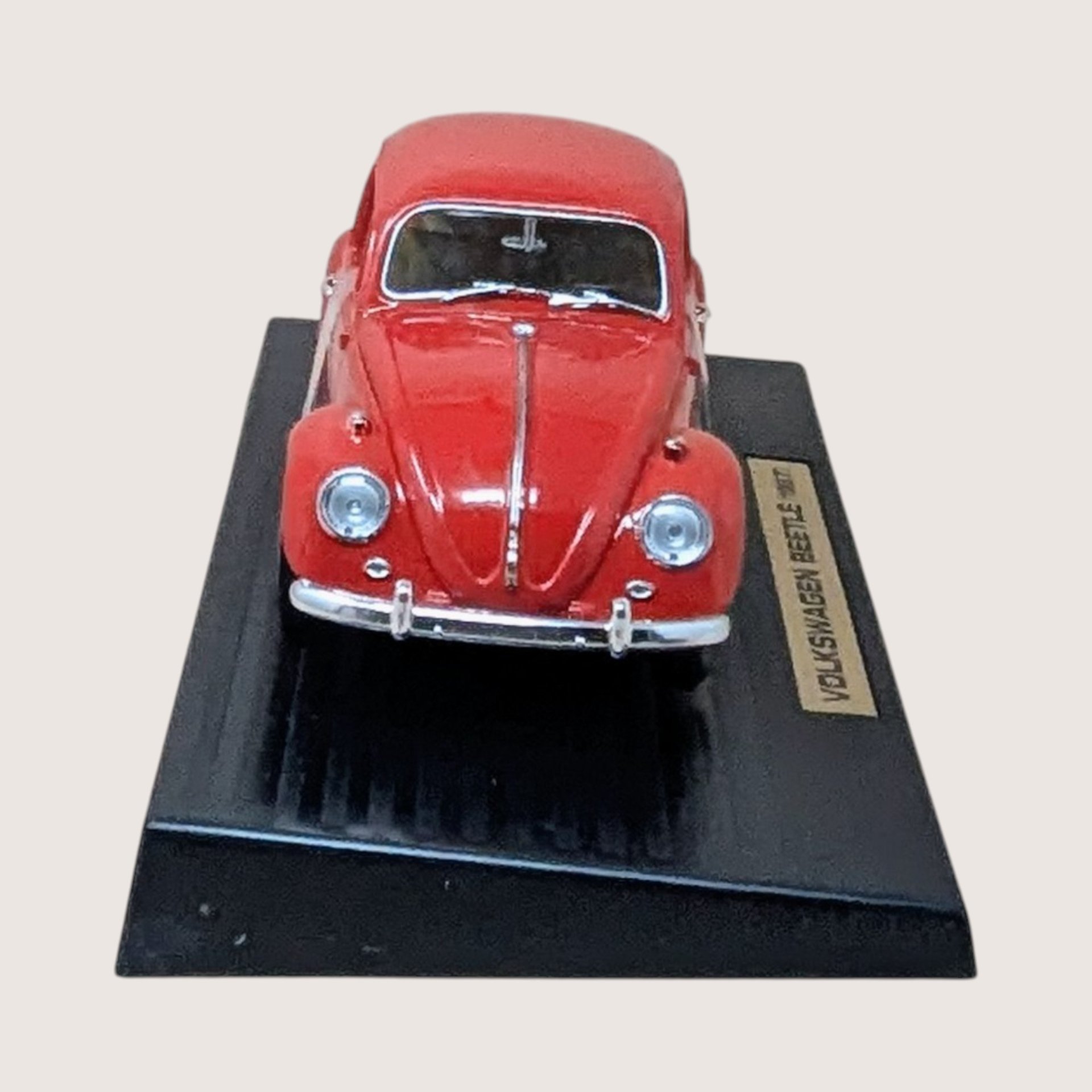 Vintage Road Tough 1967 Volkswagen Beetle: 1/18 Diecast Model