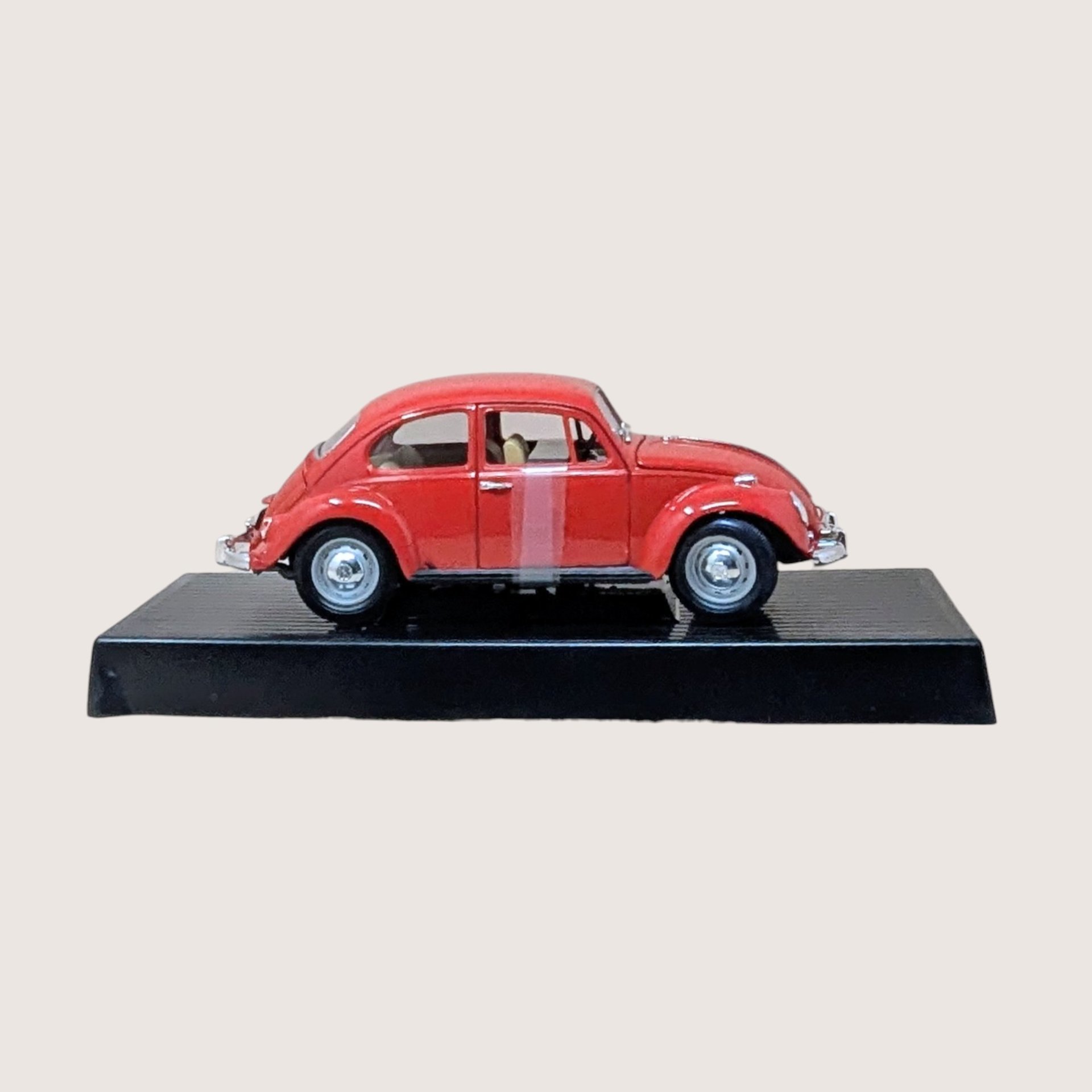 Vintage Road Tough 1967 Volkswagen Beetle: 1/18 Diecast Model