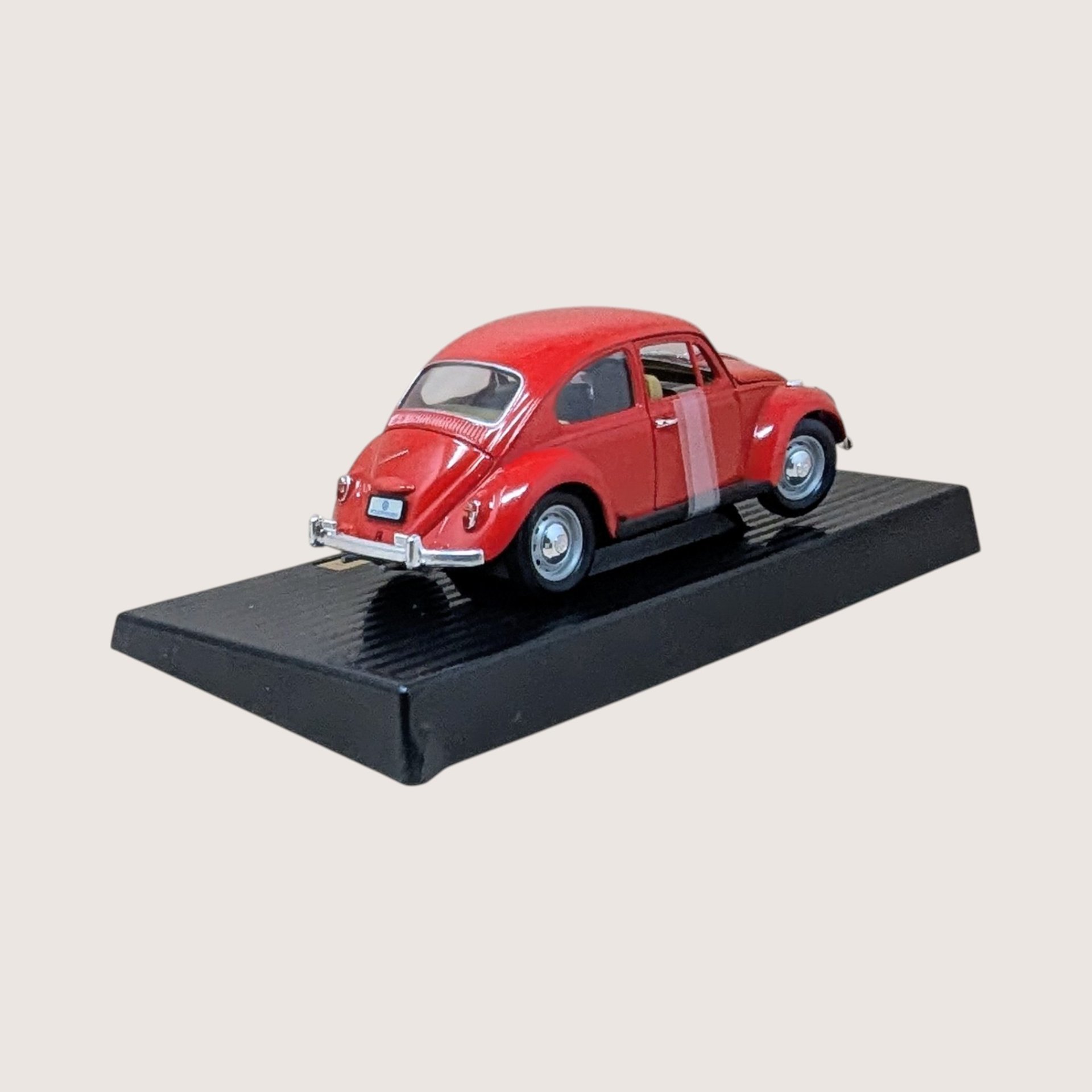 Vintage Road Tough 1967 Volkswagen Beetle: 1/18 Diecast Model
