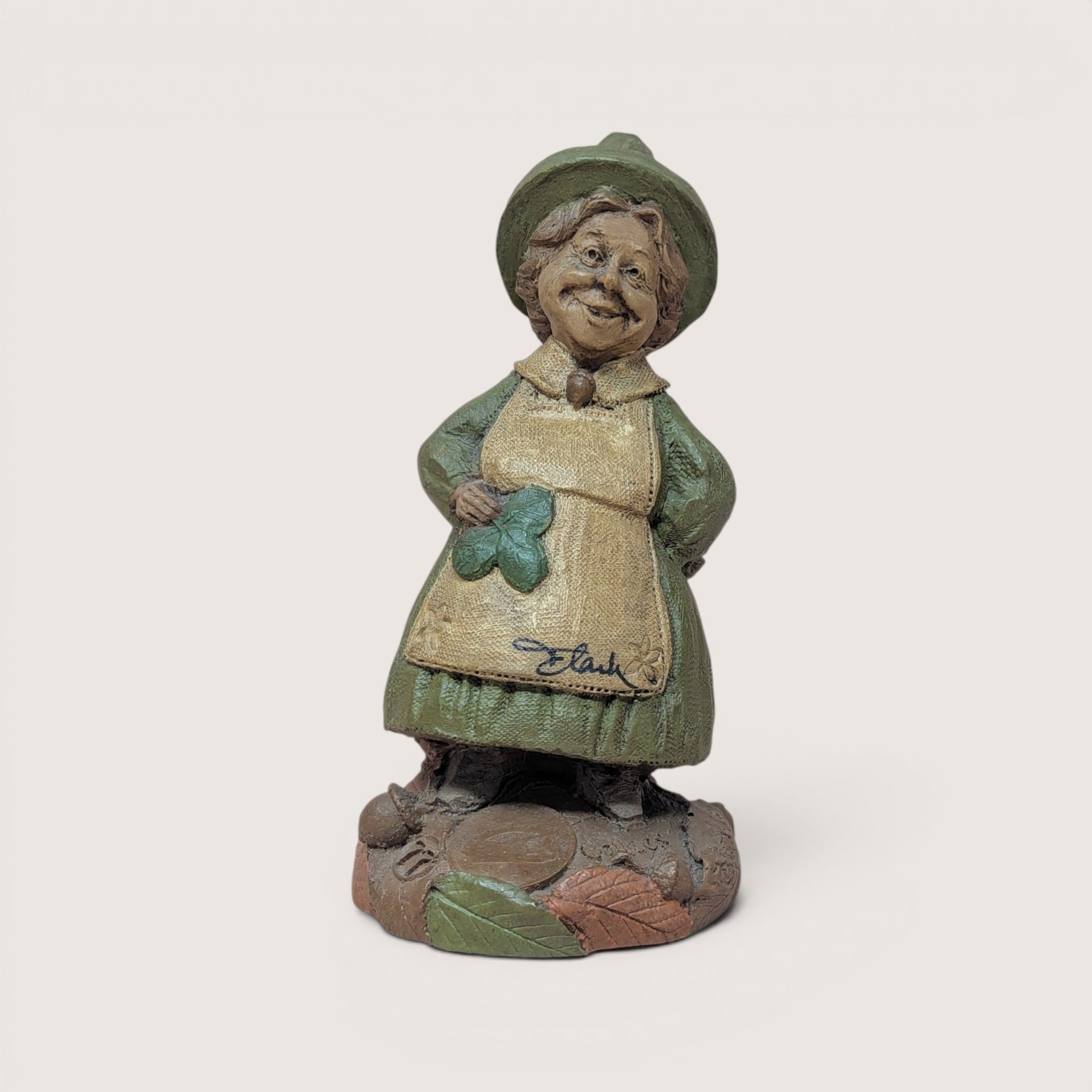 1987 signed Tom Clark "Colleen" gnome figurine by Cairn Studios wearing a green bonnet and apron with a shamrock.