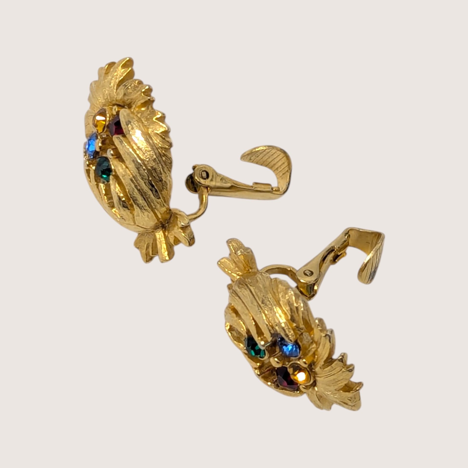 1970s Textured Gold Tone Multicolor Rhinestone Thistle Clip On Earrings