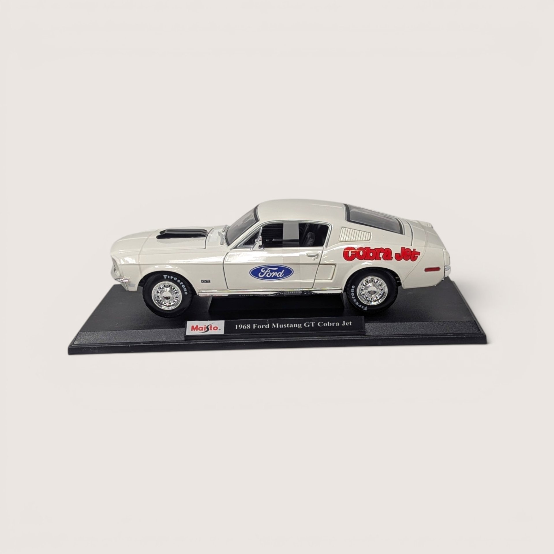 Maisto White 1968 Ford Mustang GT Cobra Jet Die Cast Car