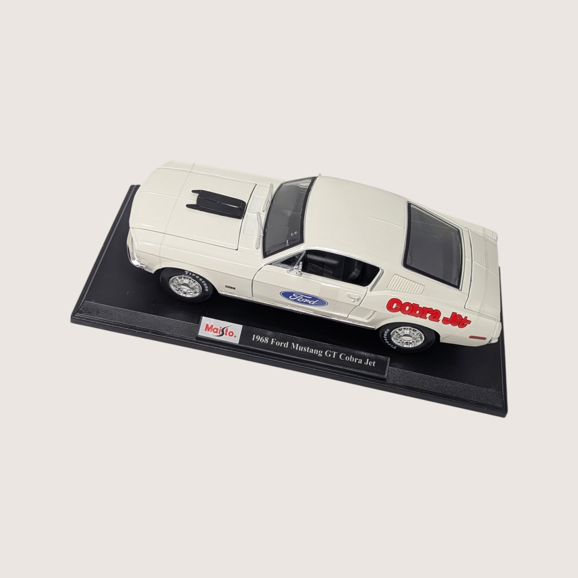 Maisto White 1968 Ford Mustang GT Cobra Jet Die Cast Car