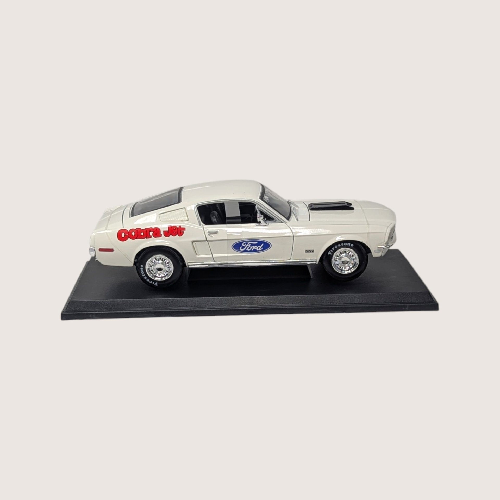 Maisto White 1968 Ford Mustang GT Cobra Jet Die Cast Car