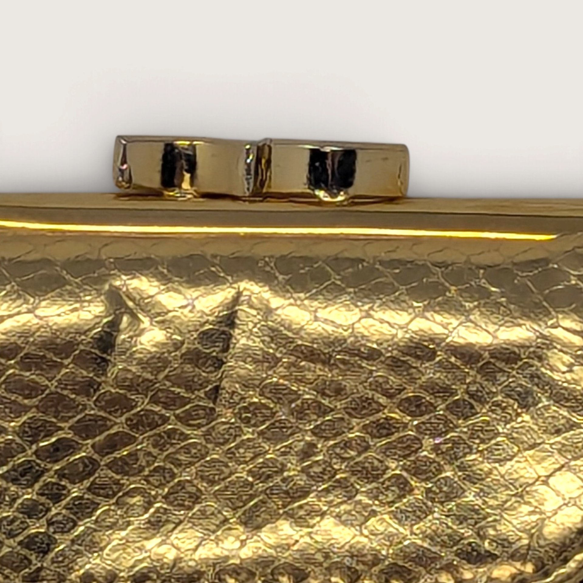 Vintage Whiting and Davis Gold Mesh Wallet Kiss Lock Coin Snap Billfold Purse