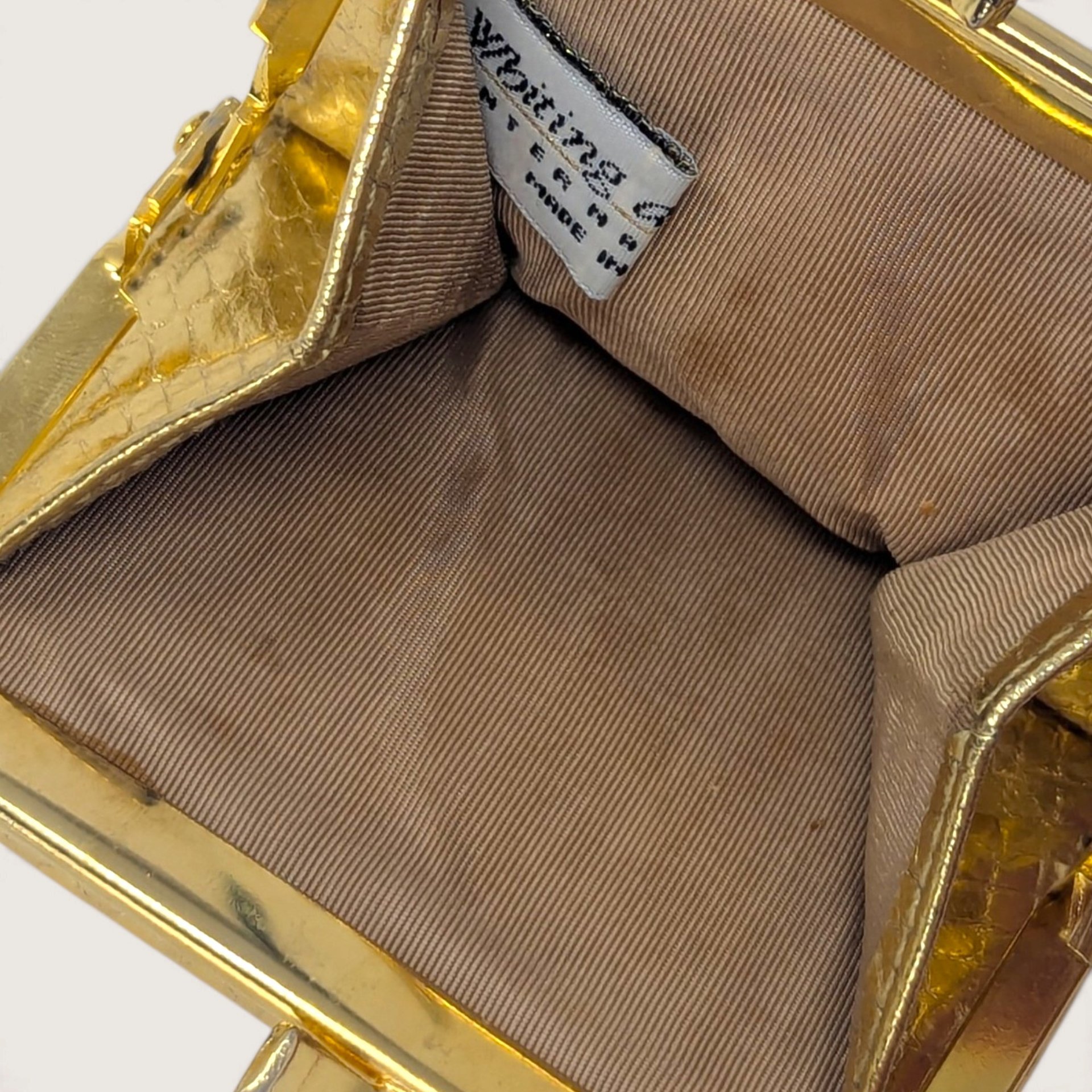 Vintage Whiting and Davis Gold Mesh Wallet Kiss Lock Coin Snap Billfold Purse