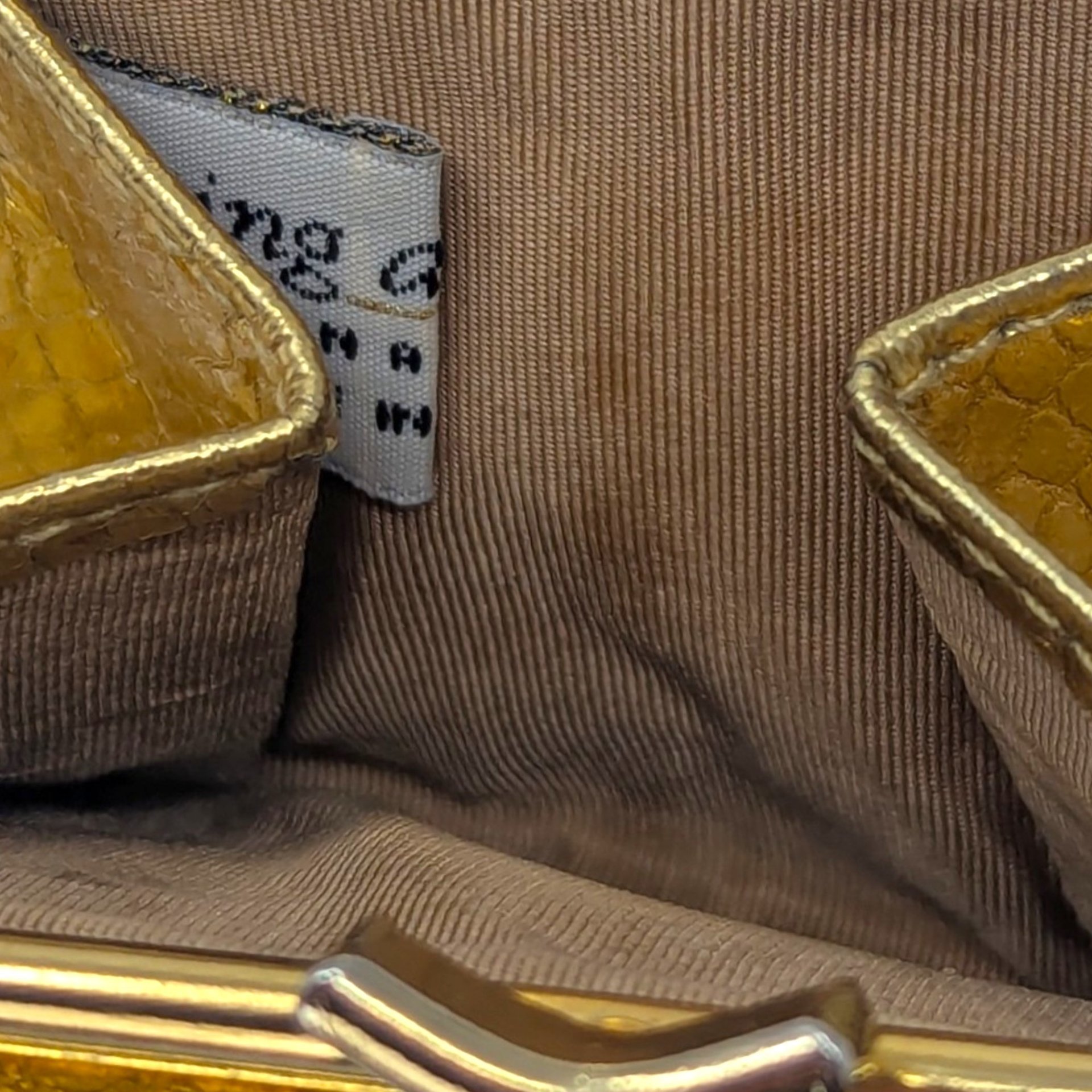 Vintage Whiting and Davis Gold Mesh Wallet Kiss Lock Coin Snap Billfold Purse