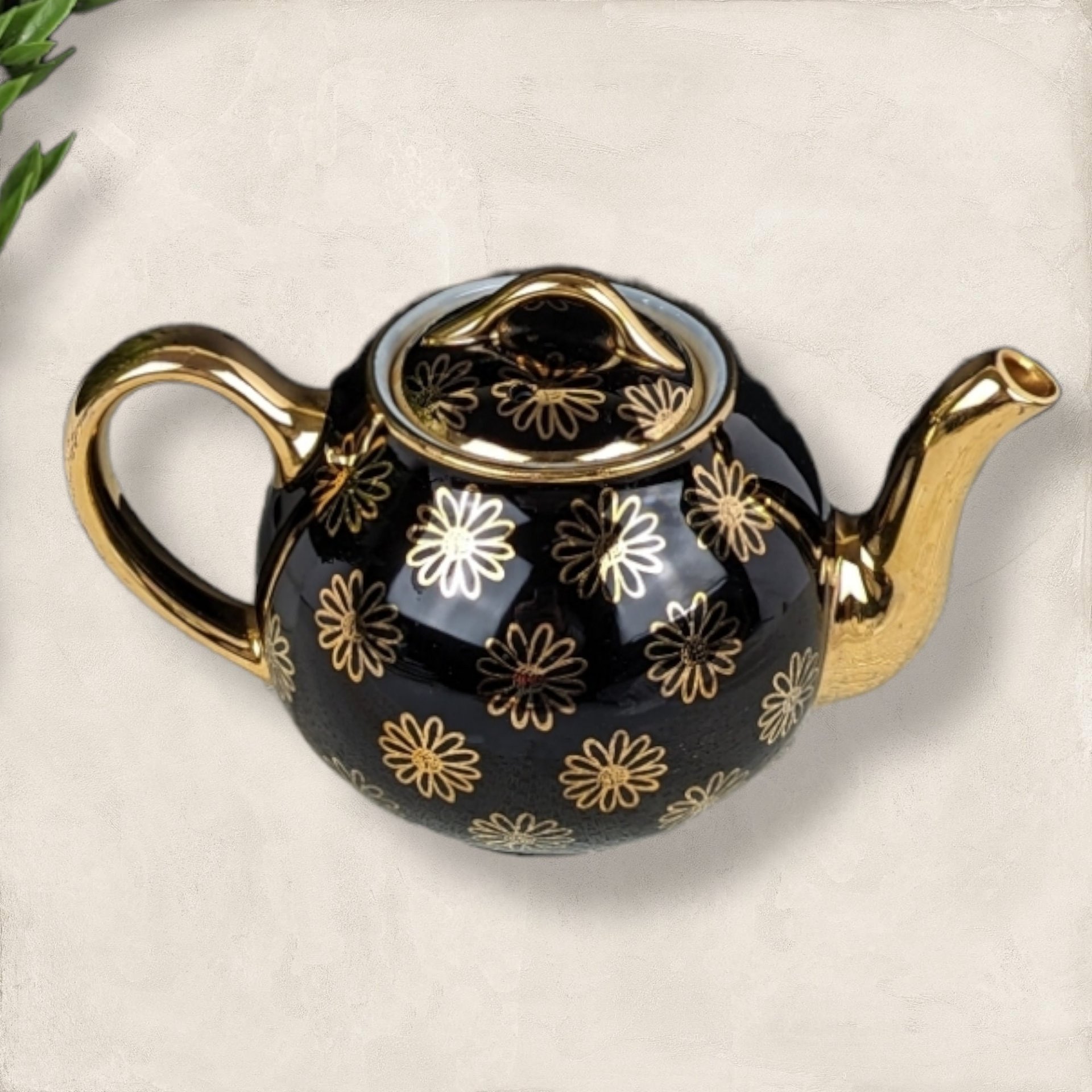 Vintage Hall 050 GL French Daisy Teapot (6-Cup)