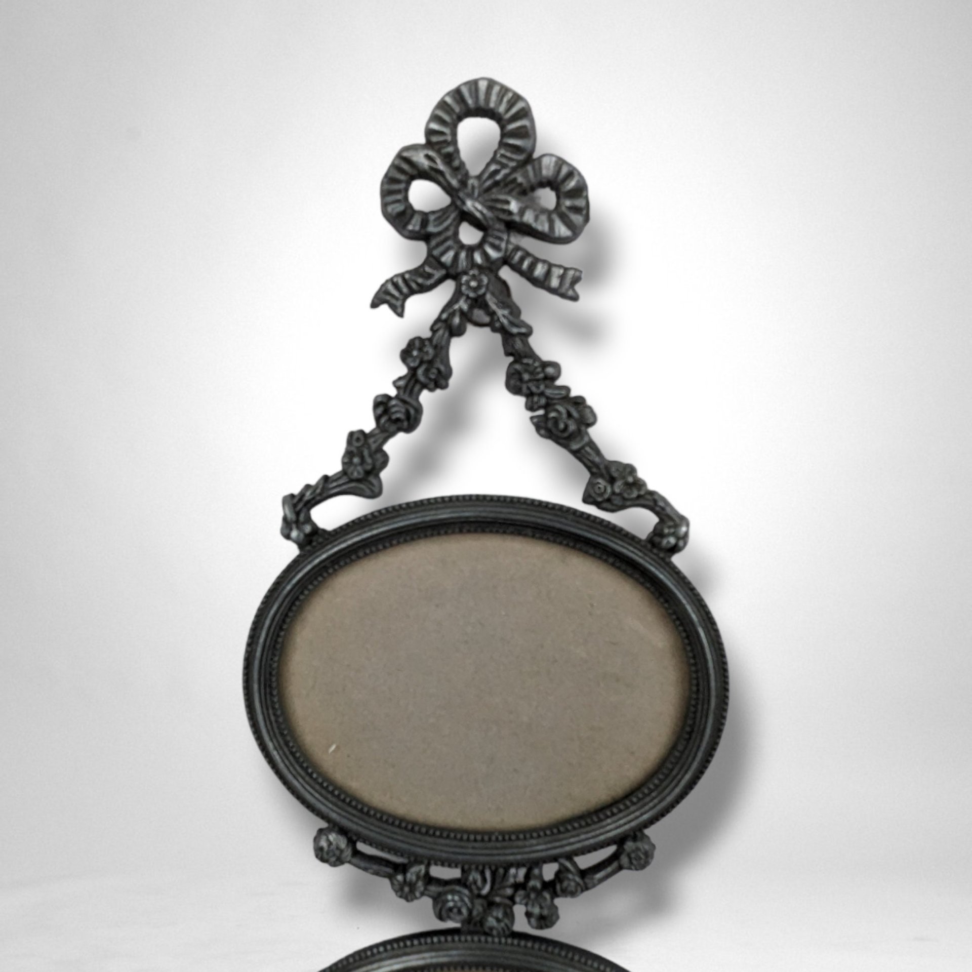 Vintage Metal Double Photo Frame: Timeless Elegance for Memories