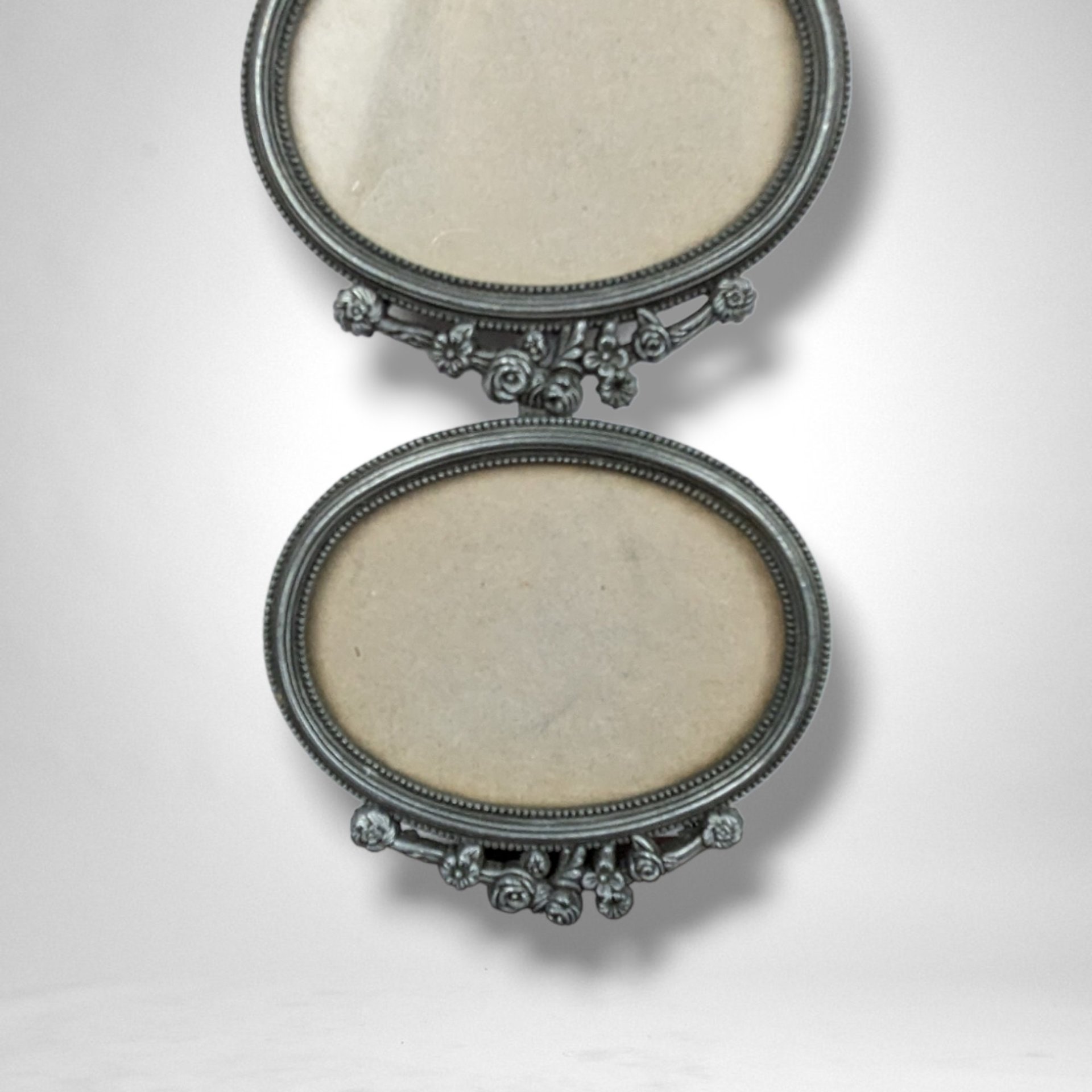 Vintage Metal Double Photo Frame: Timeless Elegance for Memories