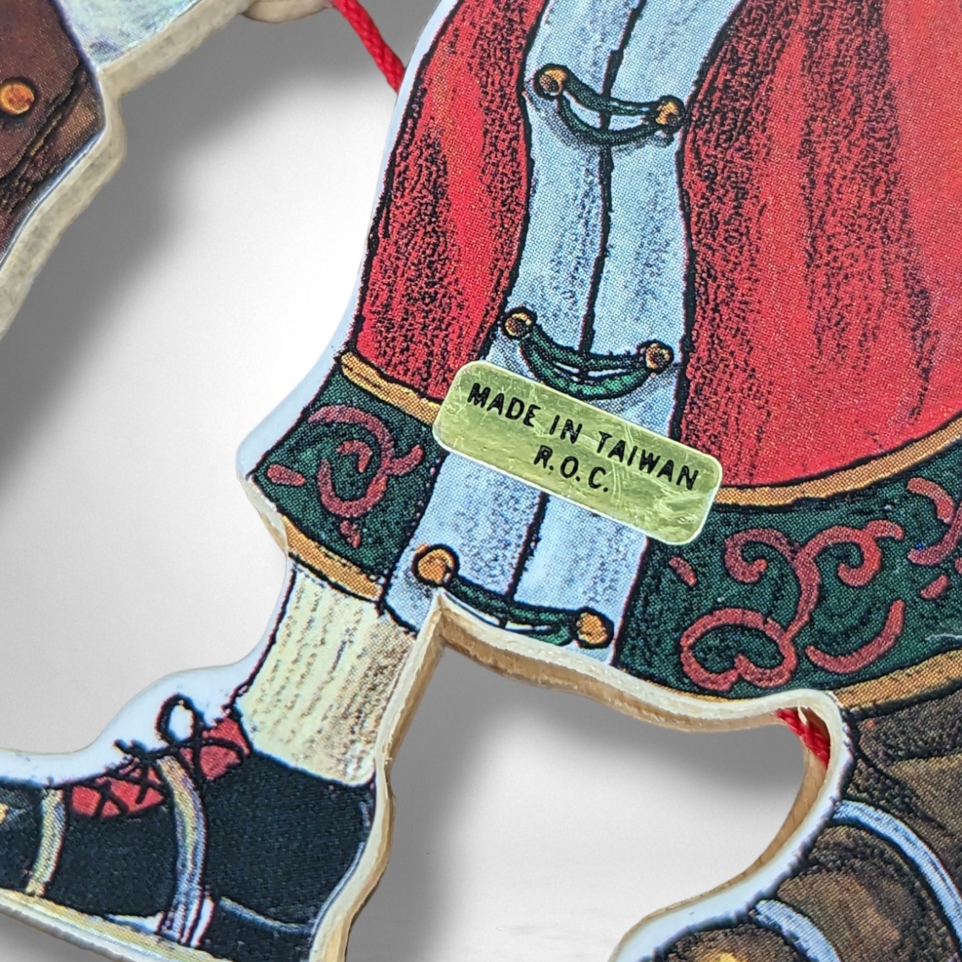 Vintage ROC Wood Ornament Couple with Pull String: Charming Decorative Collectible