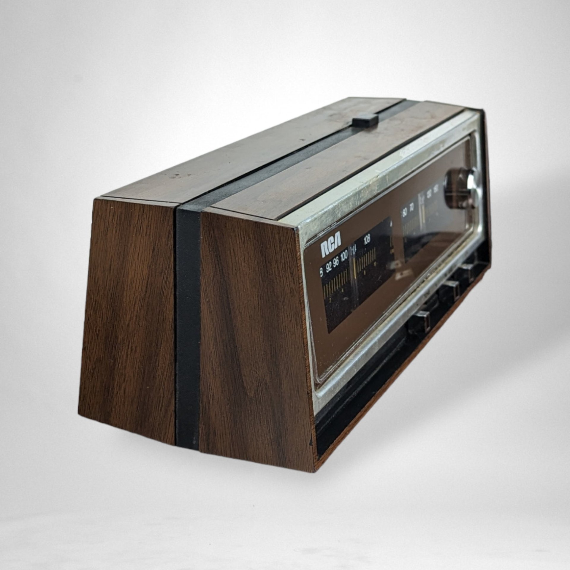 Vintage RCA Model RWC730 AM/FM Radio