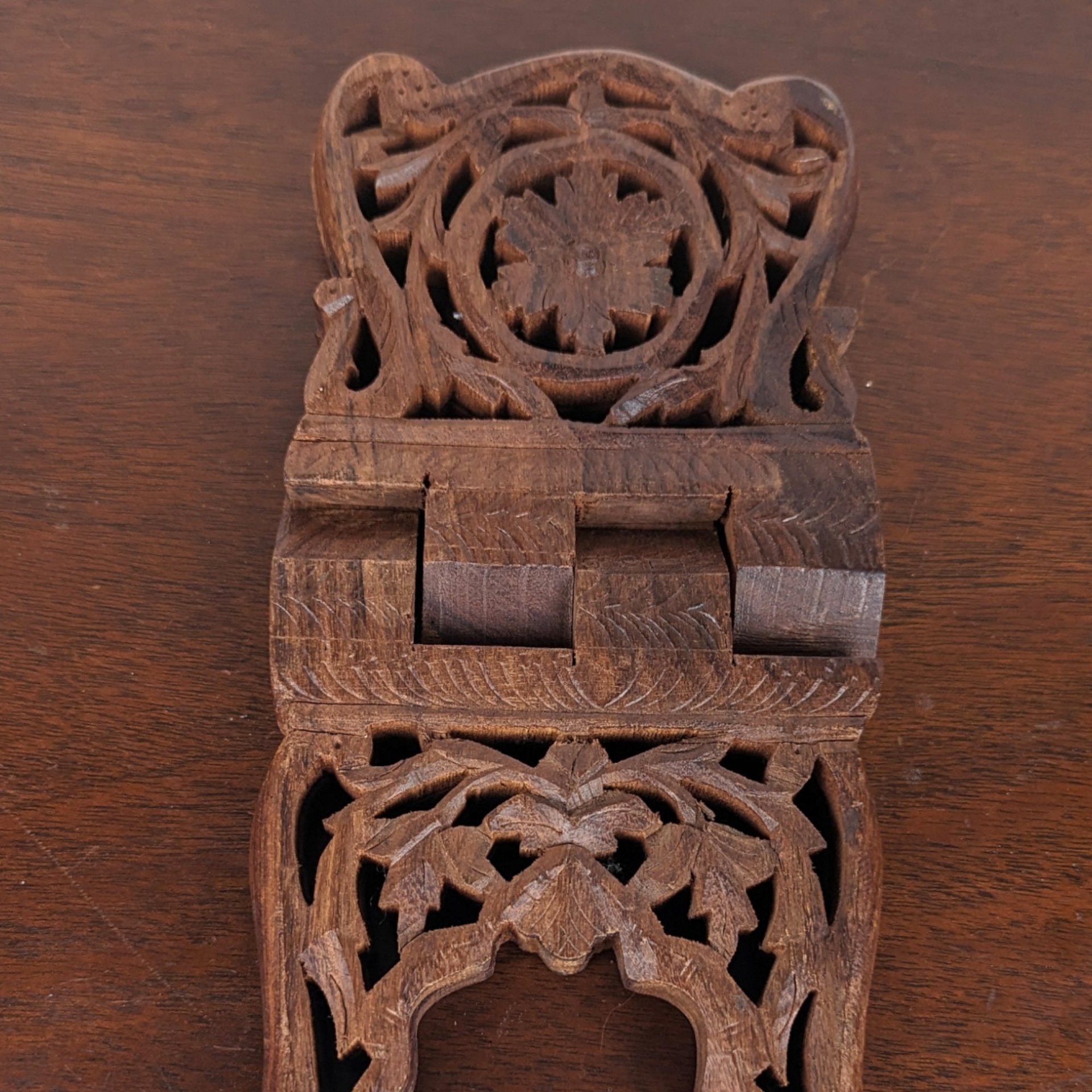 Hand Carved Wooden Folding Book Stand: Exquisite Craftsmanship from India