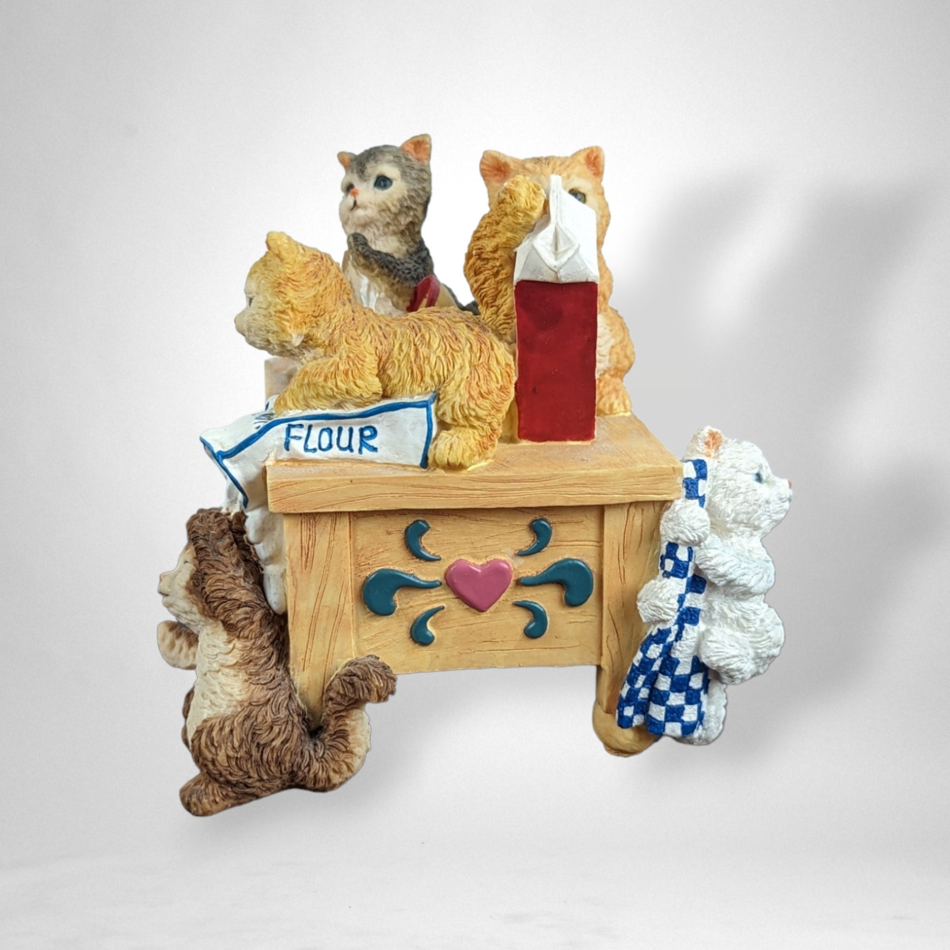 Vintage Cats San Francisco Music Box: Melodic Feline Charm