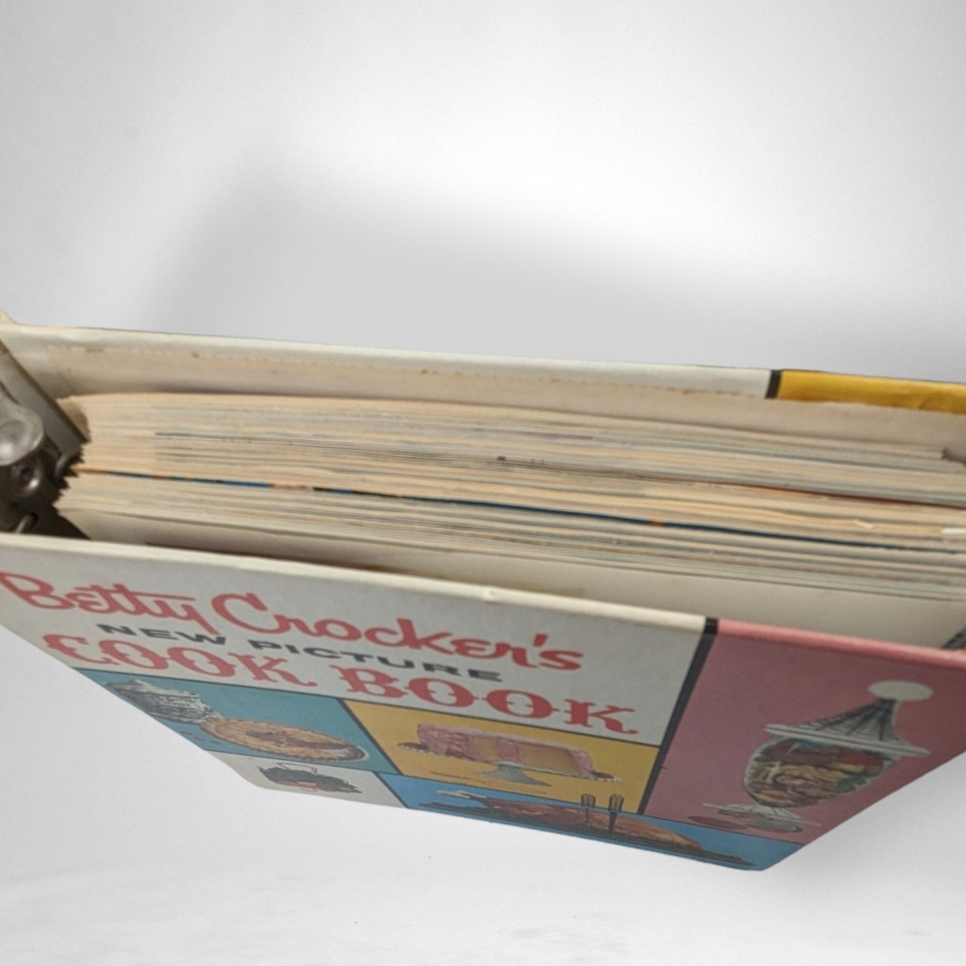 1961 Betty Crocker New Picture Cookbook