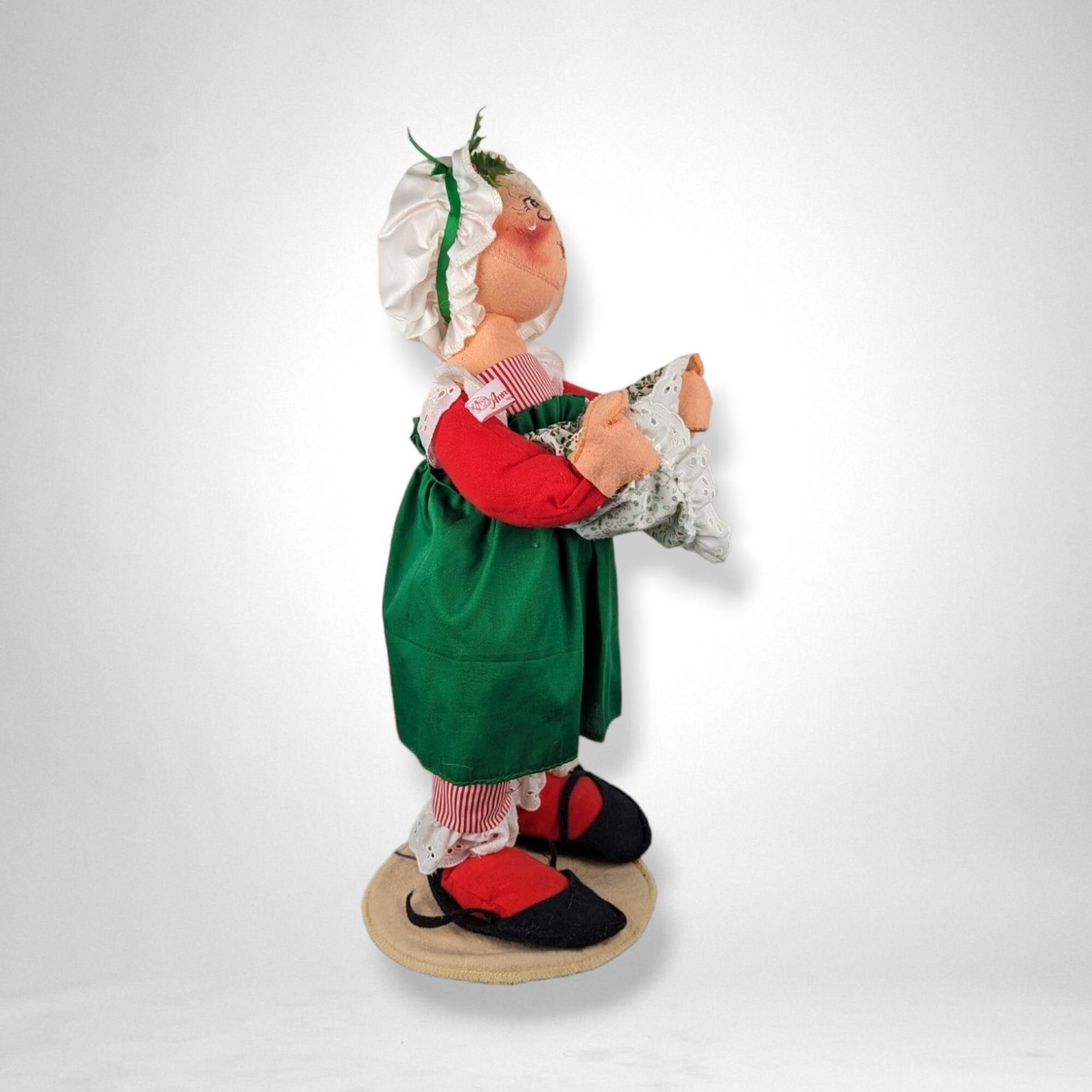 Vintage 1990 Annalee 18" Mrs. Claus with Presents, Christmas Figurine, Holiday Decor, Collectible Doll