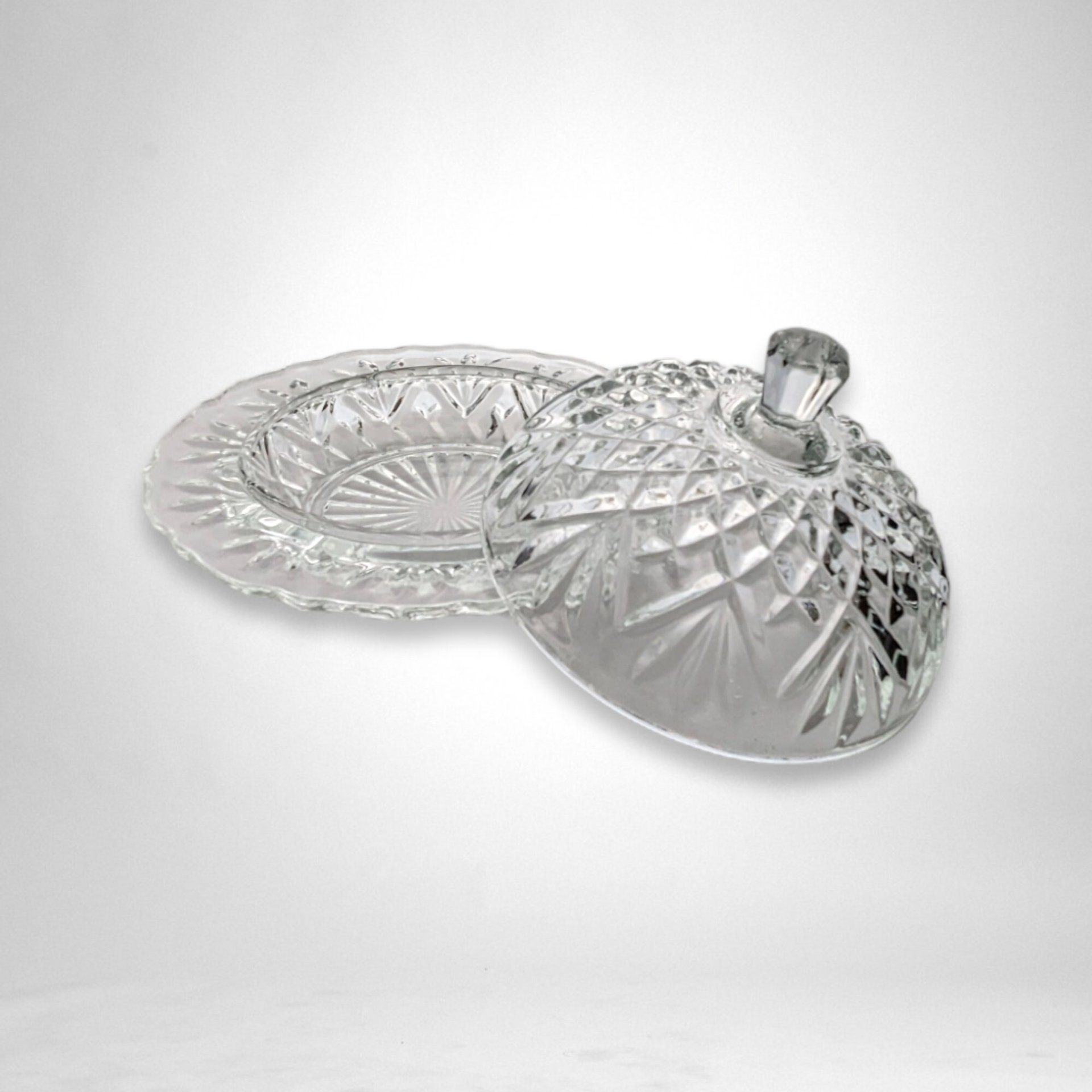 Anchor Hocking Pineapple Clear Glass Butter/Serving Dish with Lid – Classic Elegance for Your Table