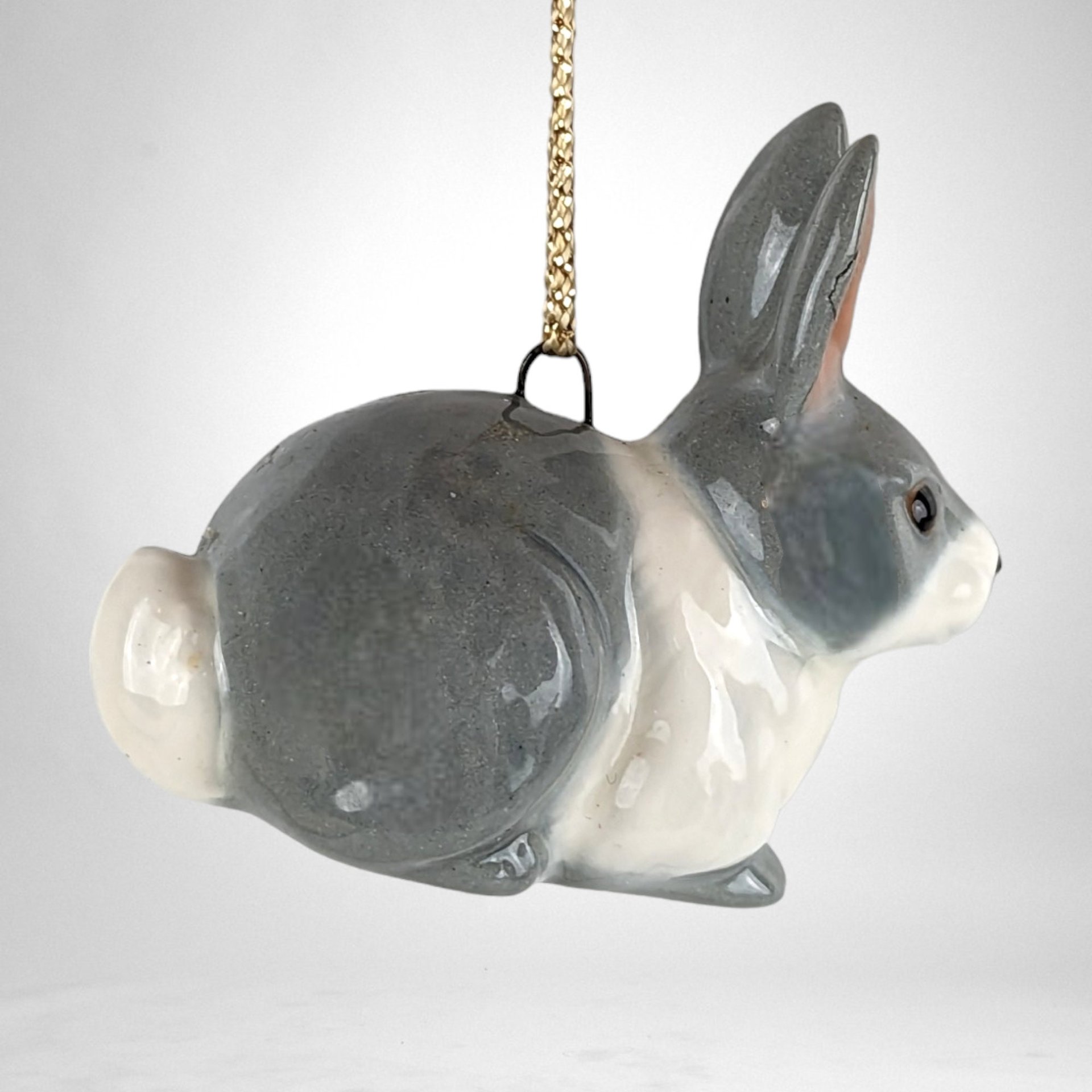 Vintage Beachstone Ceramic Bunny Ornament - Timeless Elegance