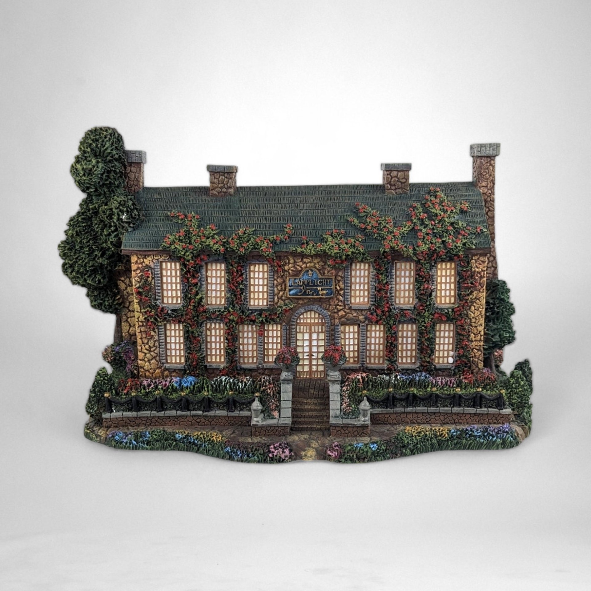 Thomas Kinkade's Lamplight Village 2000 Collector's Edition: Enchanting 'Lamplight Inn' Illuminated Masterpiece