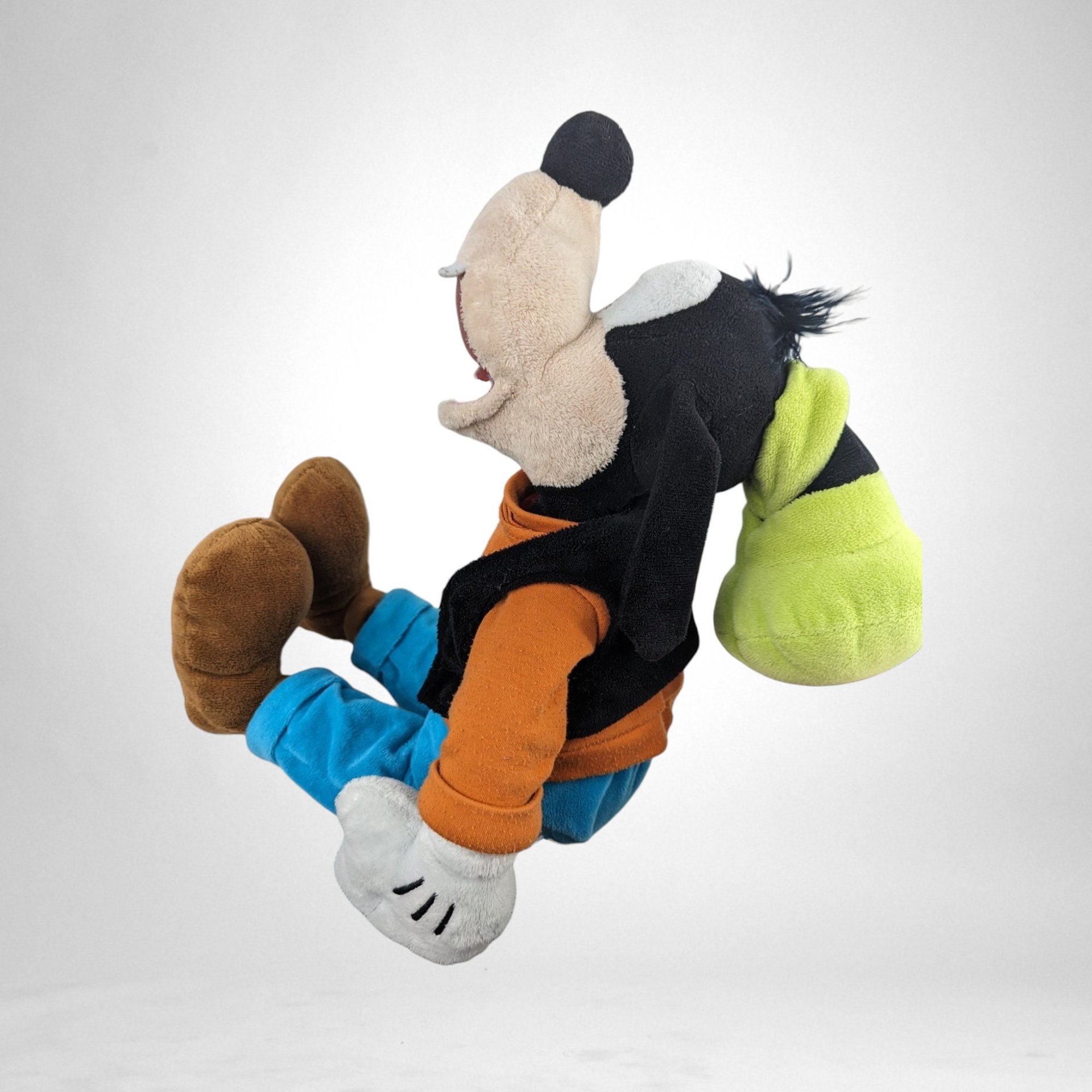 Vintage Goofy Plush Doll - Classic Disney Collectible