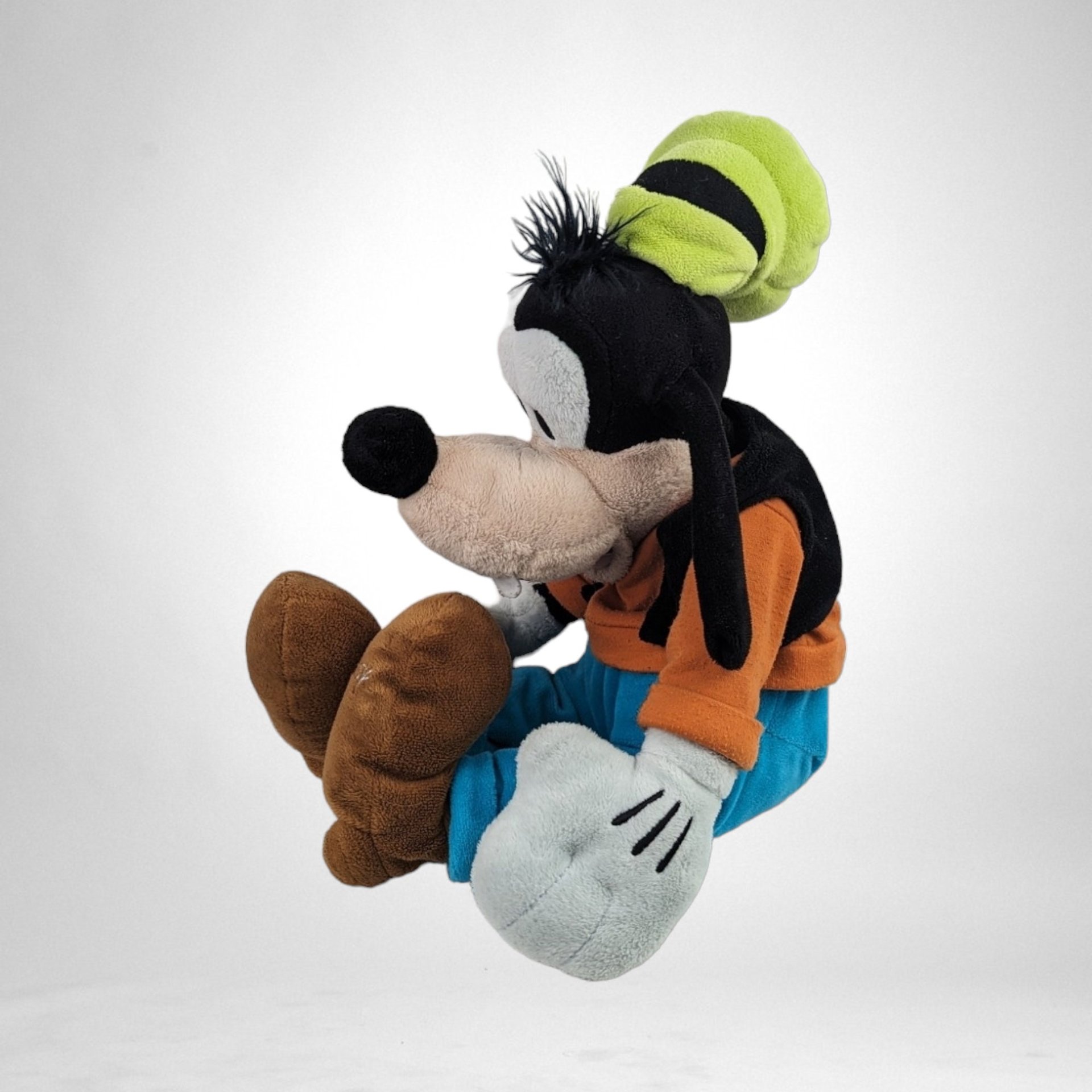 Vintage Goofy Plush Doll - Classic Disney Collectible
