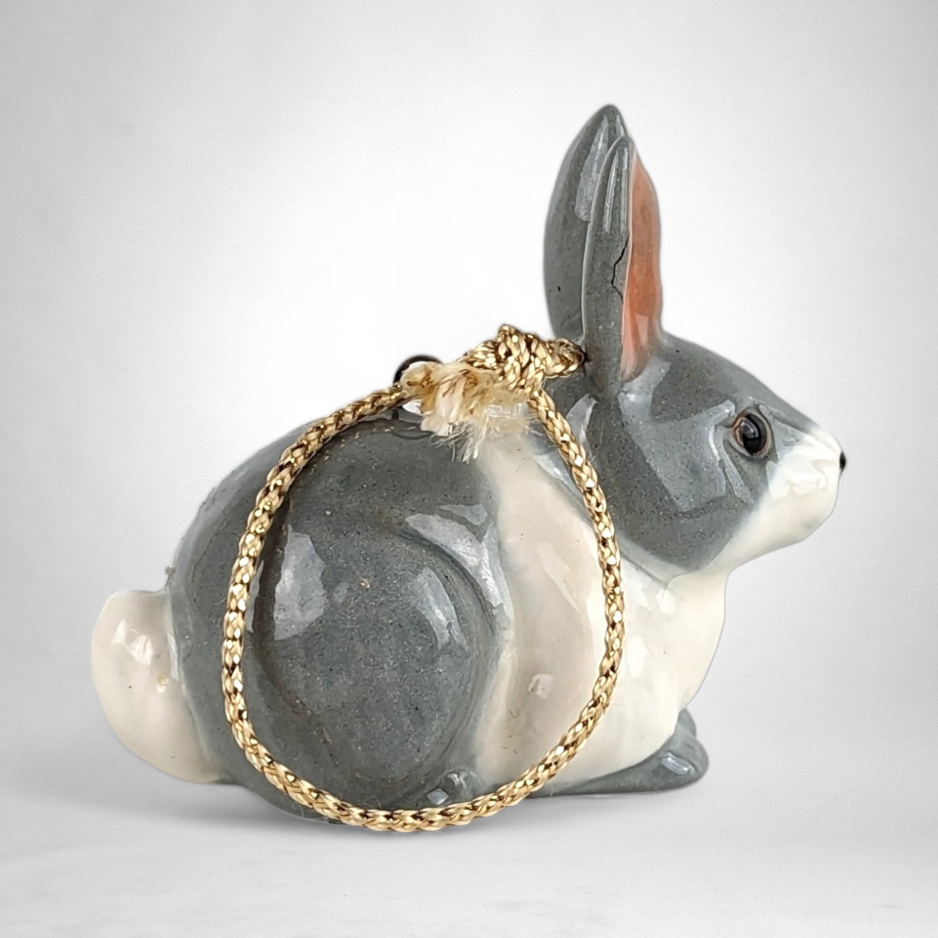 Vintage Beachstone Ceramic Bunny Ornament - Timeless Elegance