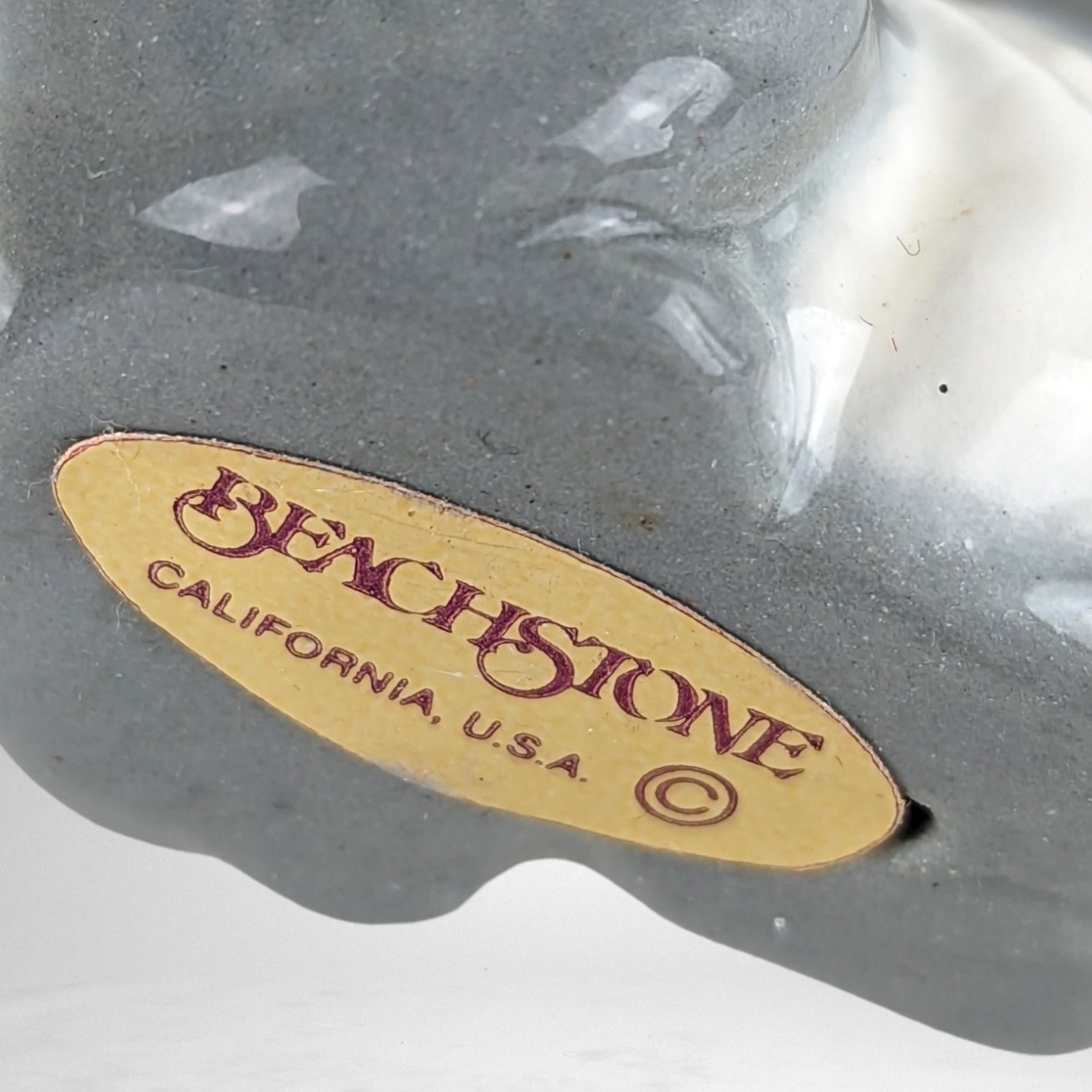 Vintage Beachstone Ceramic Bunny Ornament - Timeless Elegance