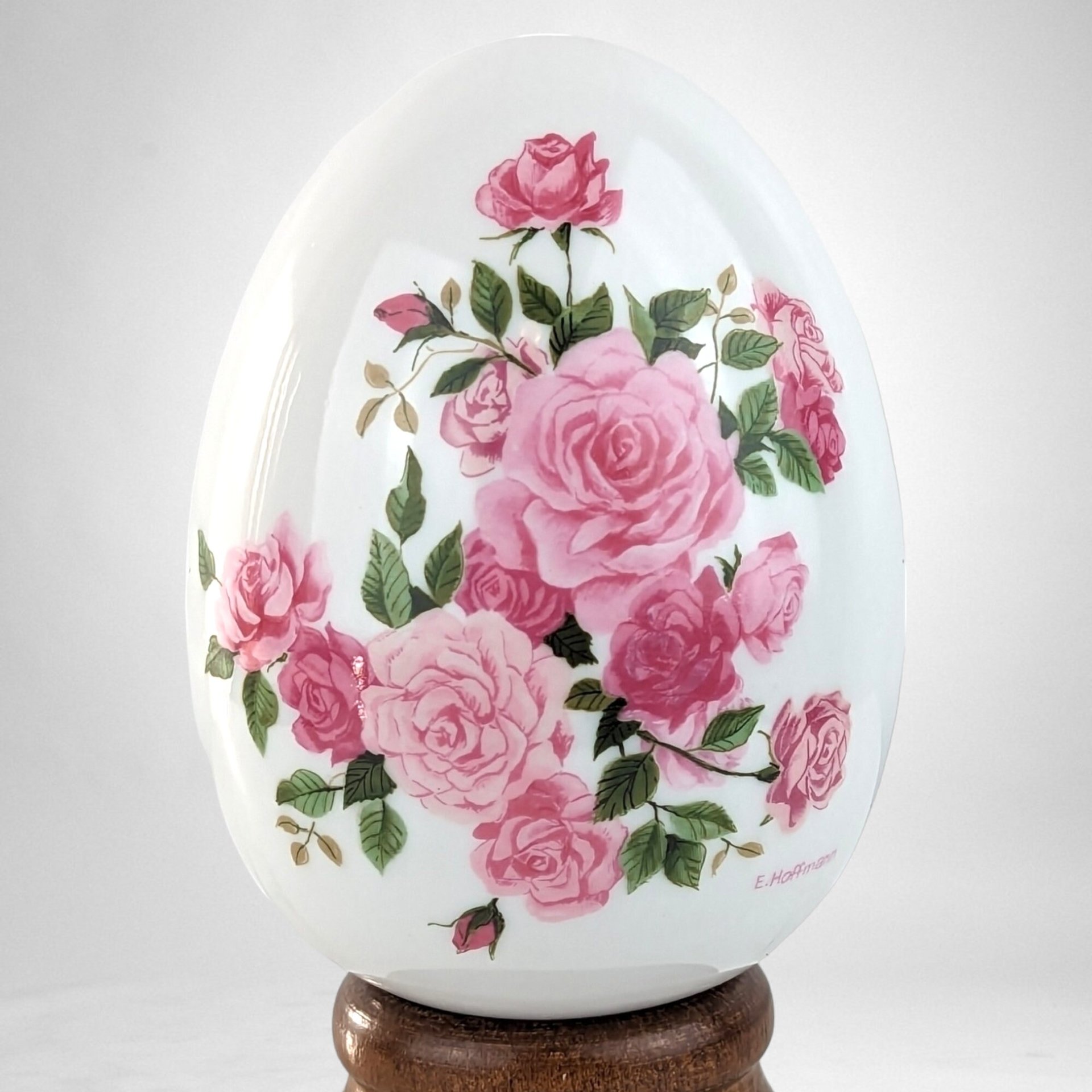 1988 Avon Porcelain Egg: Summer's Roses 