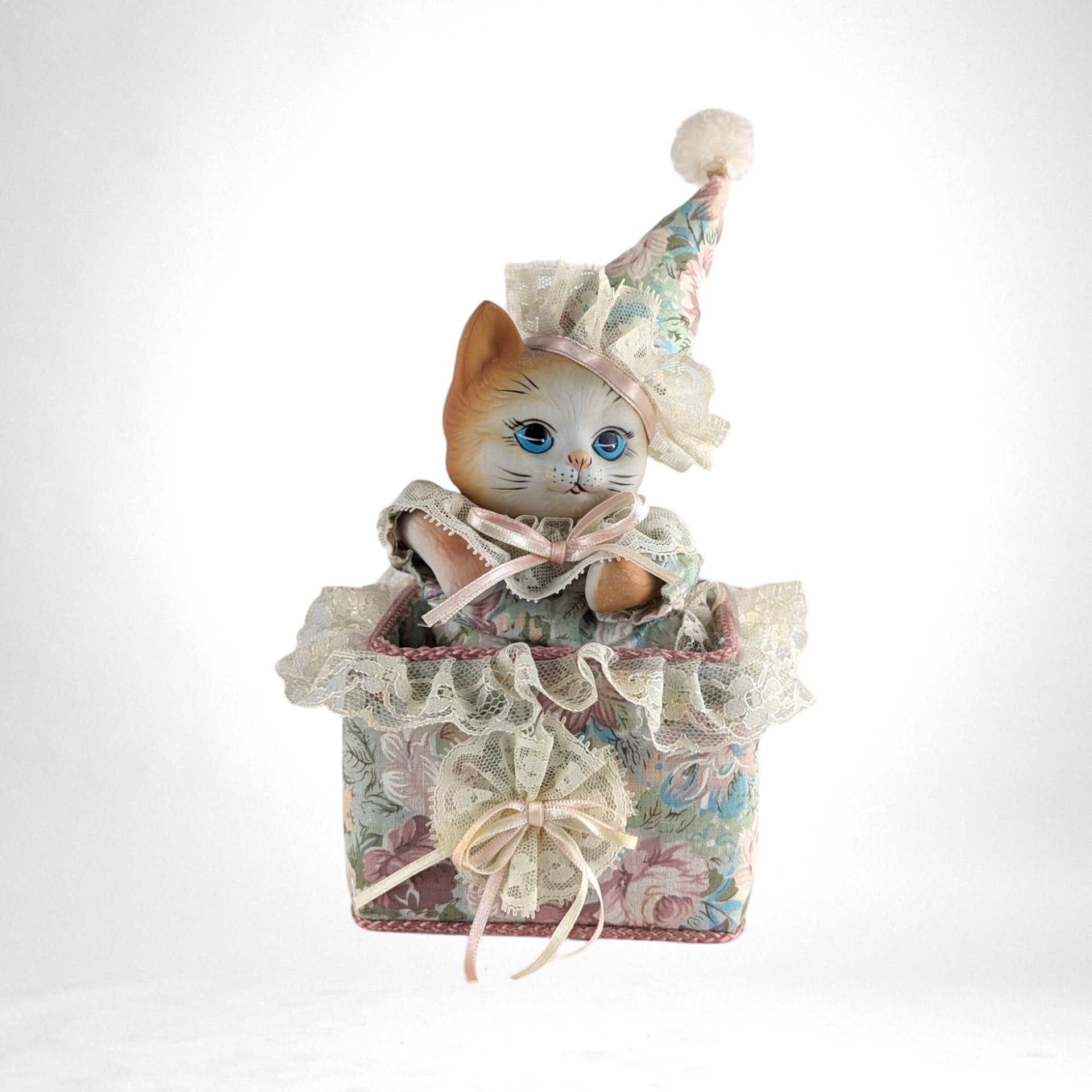 Westminster Vintage Wind Up Musical Kitten Music Box