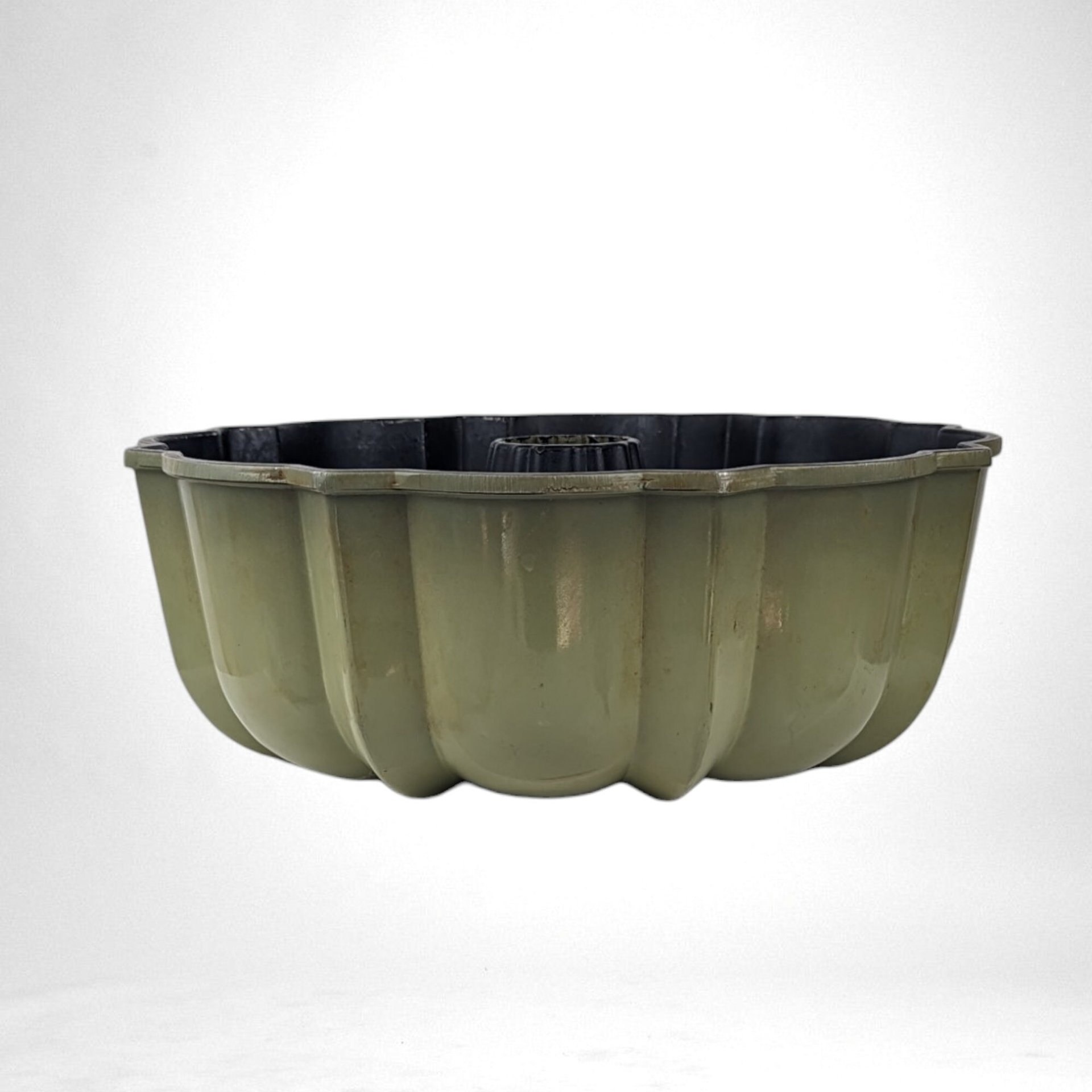 Vintage Avocado Green Northland Aluminum Bundt Pan | Retro Kitchenware | 10" Diameter | Perfect for Baking & Molding | Good Condition