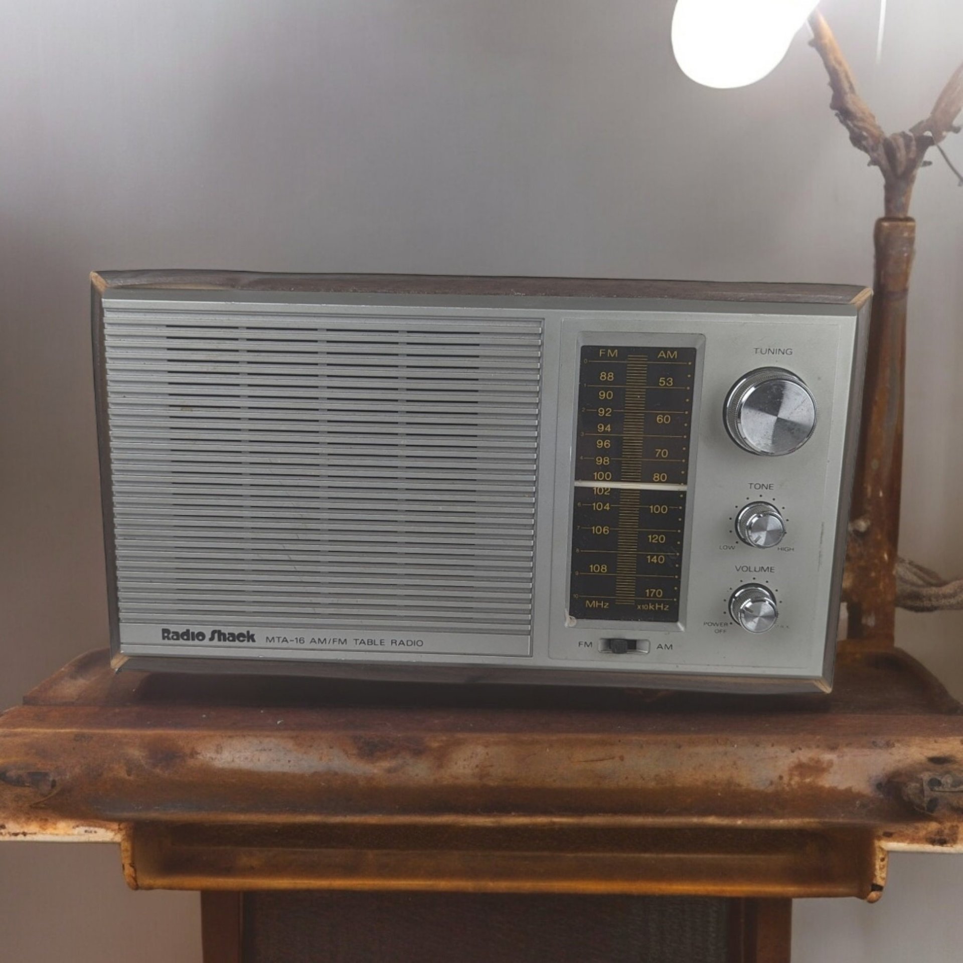 Vintage Radio Shack MTA-16 AM/FM Table Radio, Retro Radio, 1970s Radio, Woodgrain Radio, Collectible Electronics, Working Radio