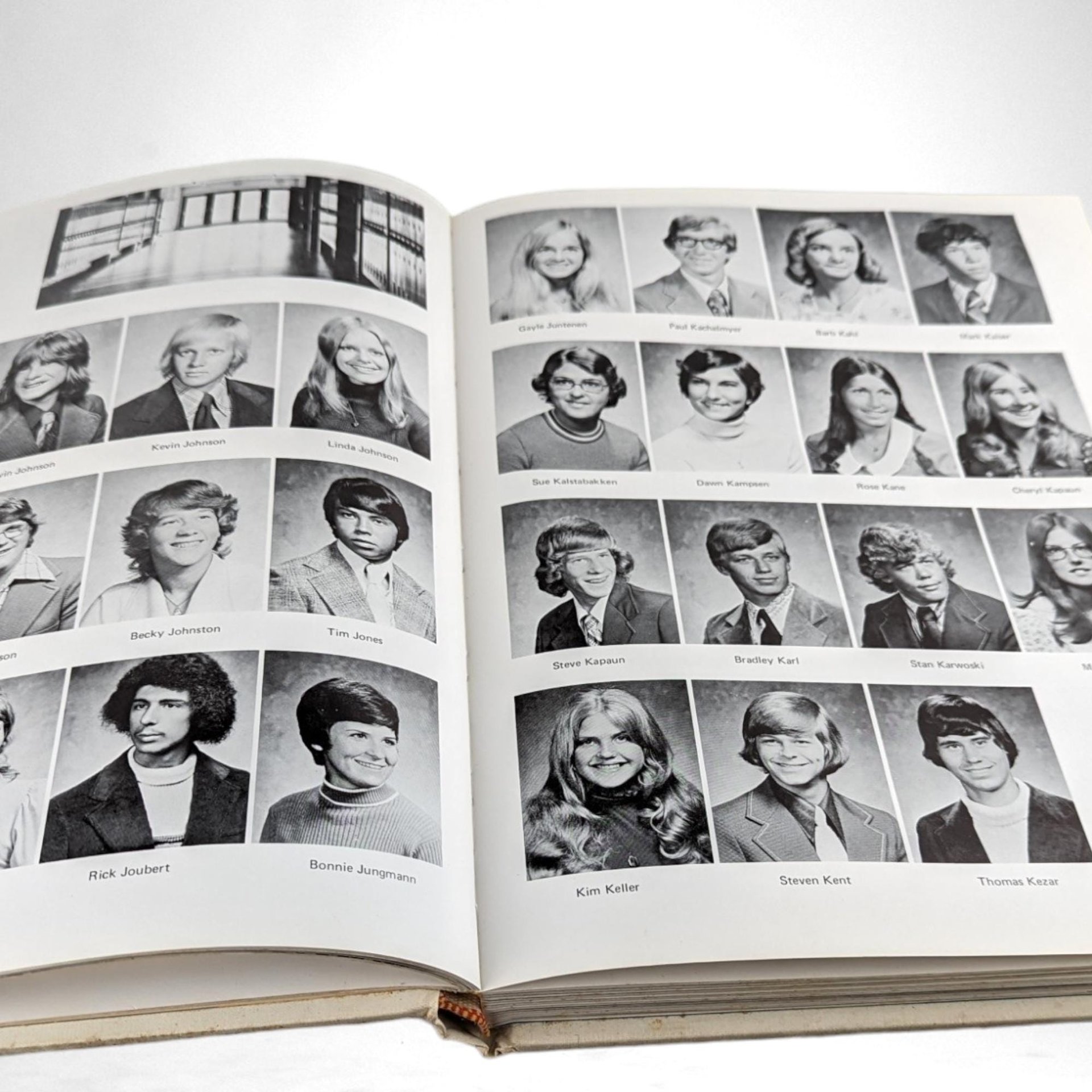 1975 Harding High School Saint Paul Minnesota Yearbook - Vintage Yearbook - High School Memorabilia - Saint Paul History - Class of 1975