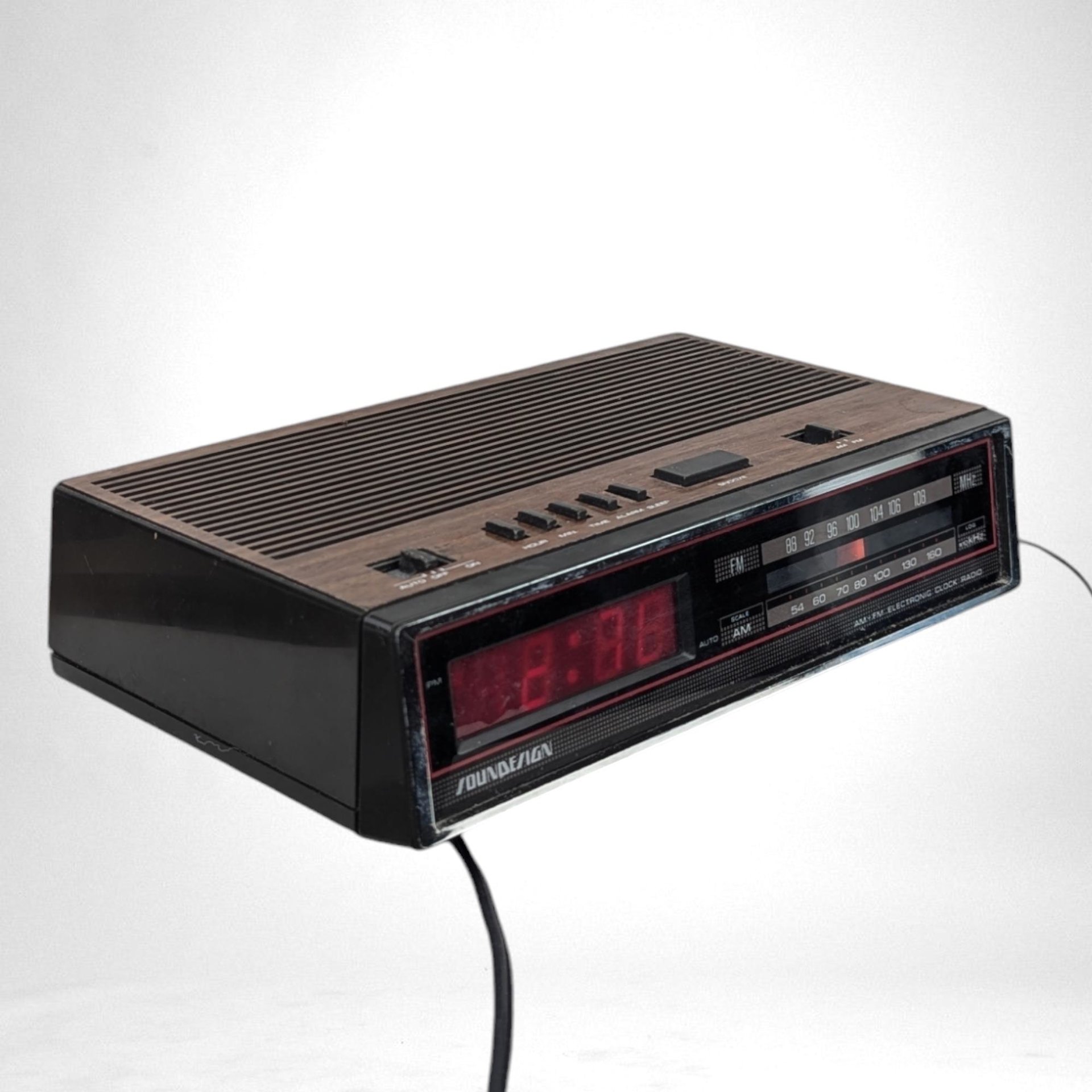 Vintage Soundesign 3636-A AM/FM Clock Radio, Working, 1980s Retro Alarm Clock, Red LED Display, Bedroom Decor, Collectible Electronics