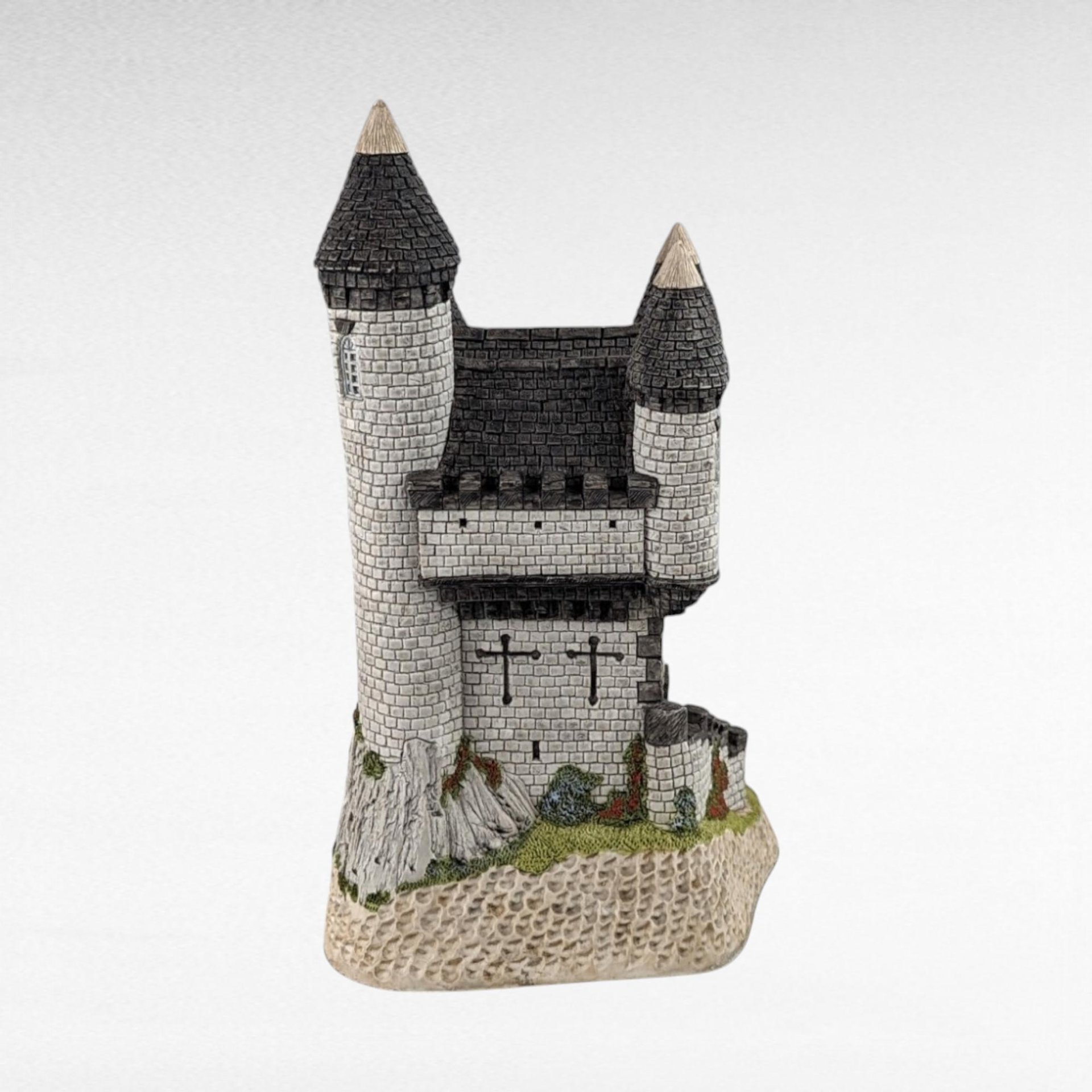 Vintage 1988 David Winter Macbeth's Castle - Scottish Collection - Cottage Figurine -  Shakespearean Decor