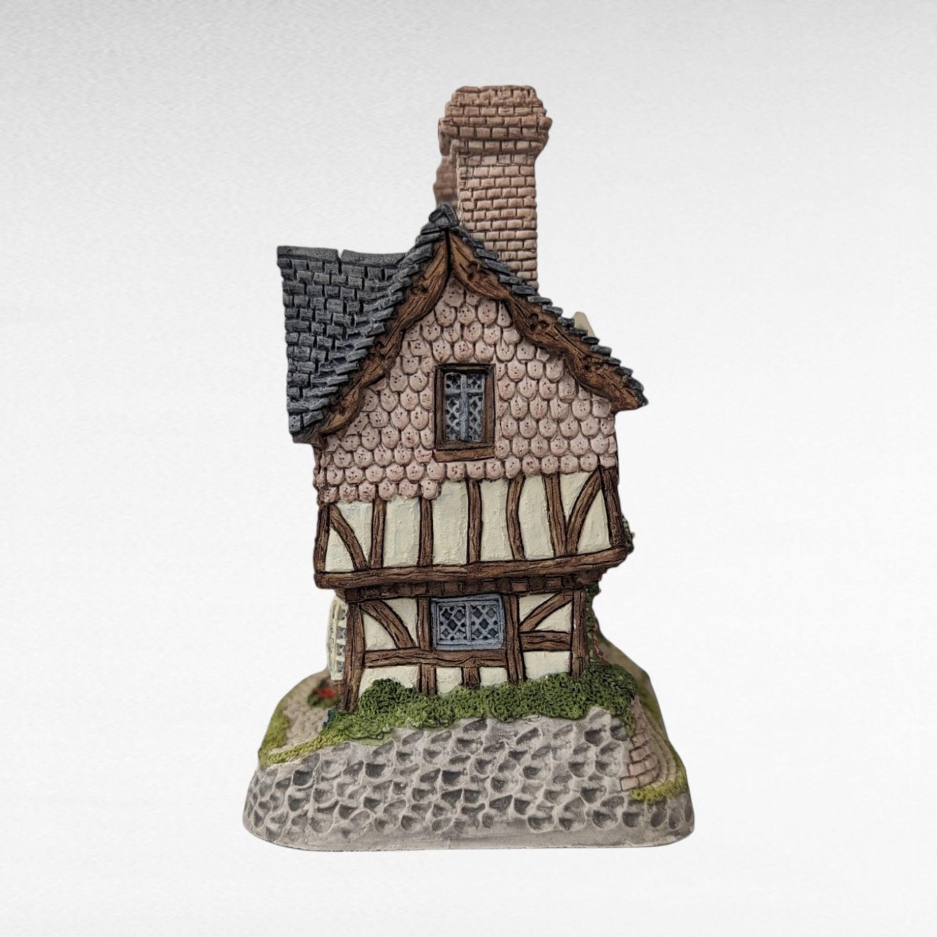 1987 David Winter "Gunsmiths Cottage" | The Midlands Collection | with COA and Box