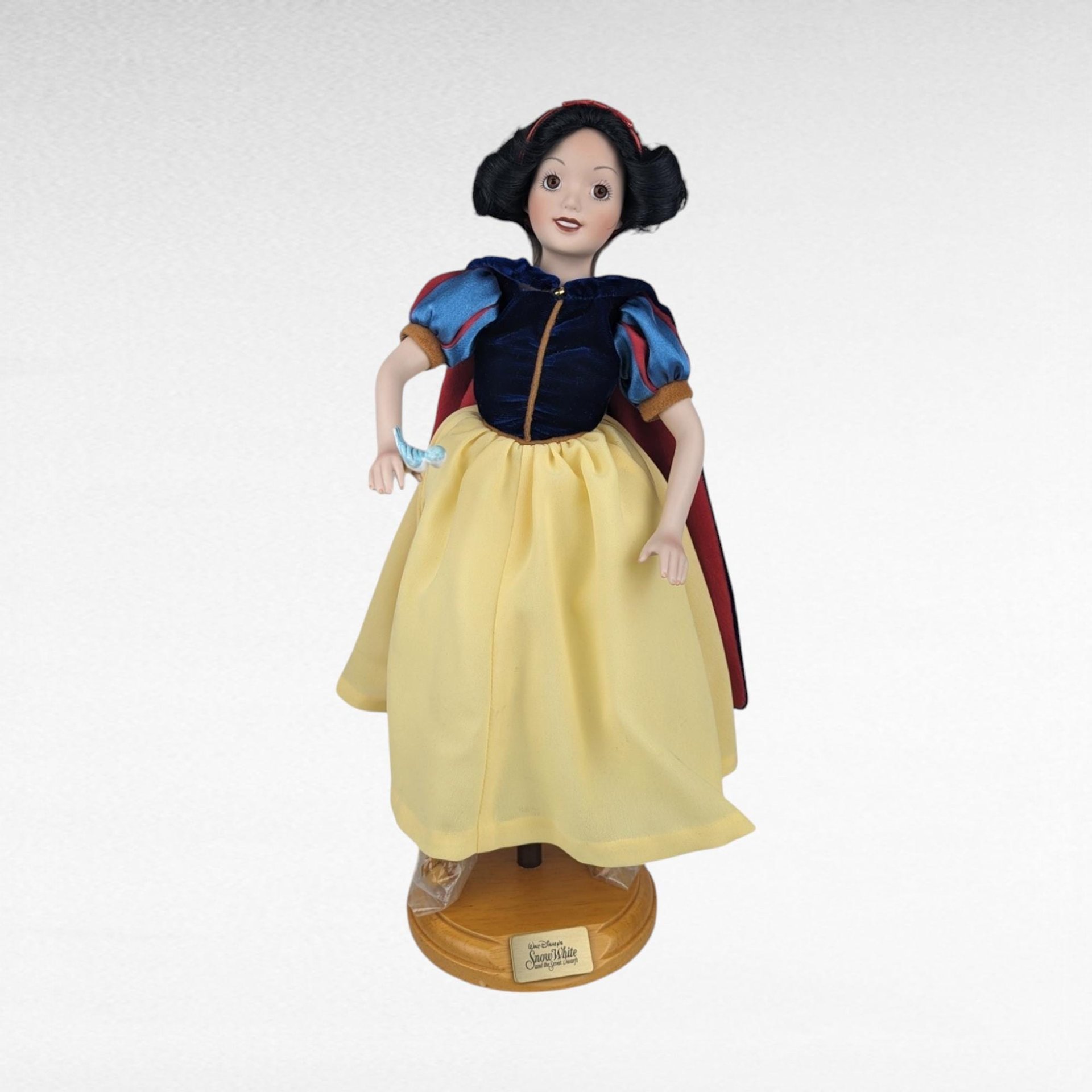 Vintage Franklin Mint Ashton Drake Snow White Porcelain Doll | Disney Collectible | 13" Doll with Stand
