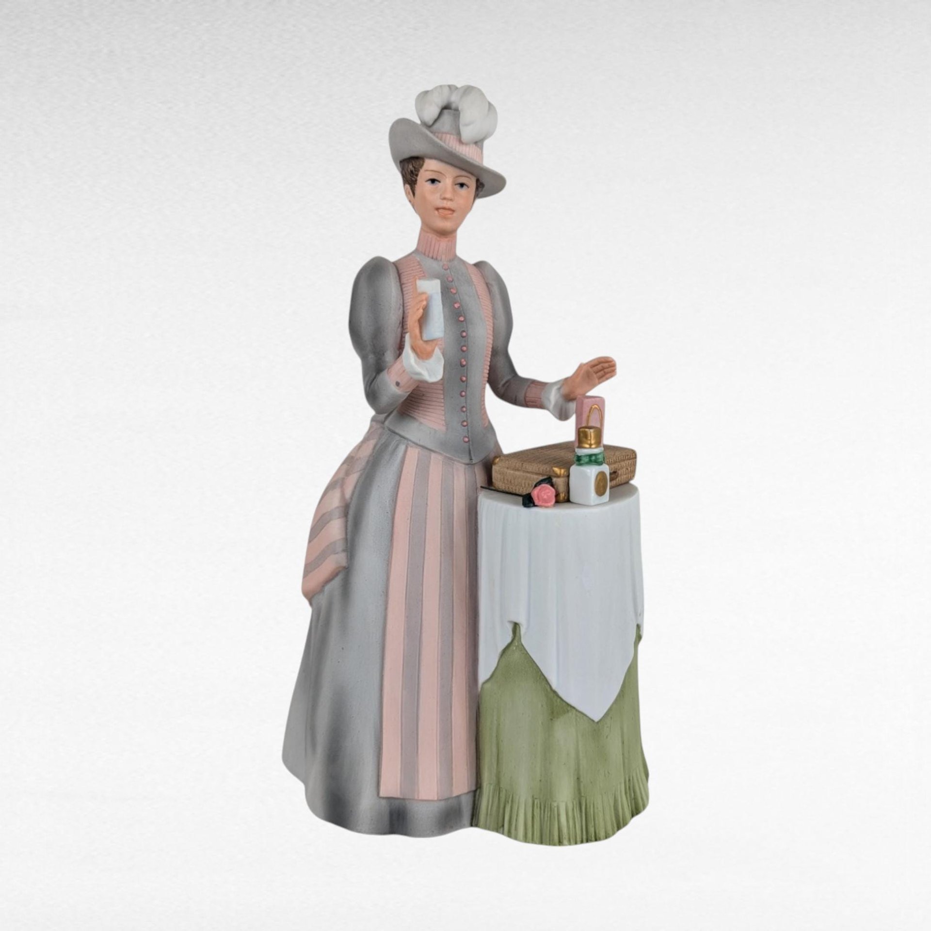 1984 Avon Mrs. Albee Award Female Figurine. 