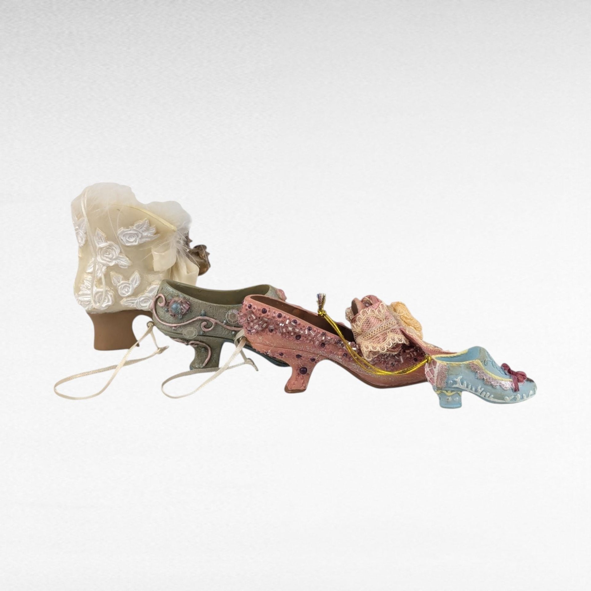 Set of 4 Vintage Resin Shoe Ornaments, High Heel Shoes, Fashion Ornaments, Christmas Decorations, Gift for Shoe Lover