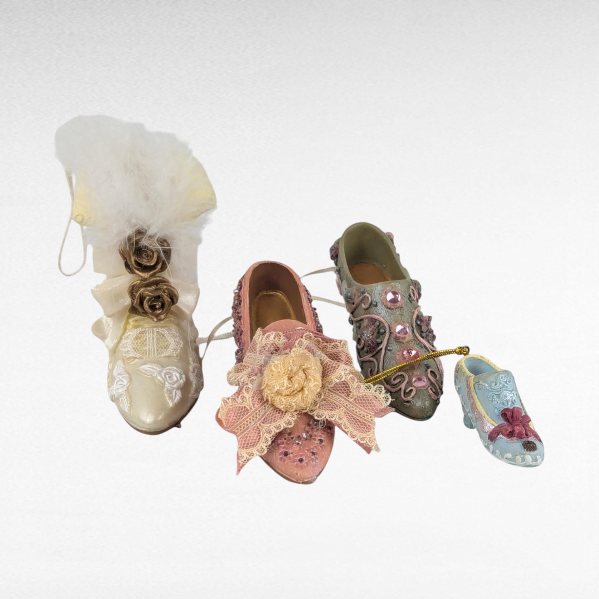 Set of 4 Vintage Resin Shoe Ornaments, High Heel Shoes, Fashion Ornaments, Christmas Decorations, Gift for Shoe Lover