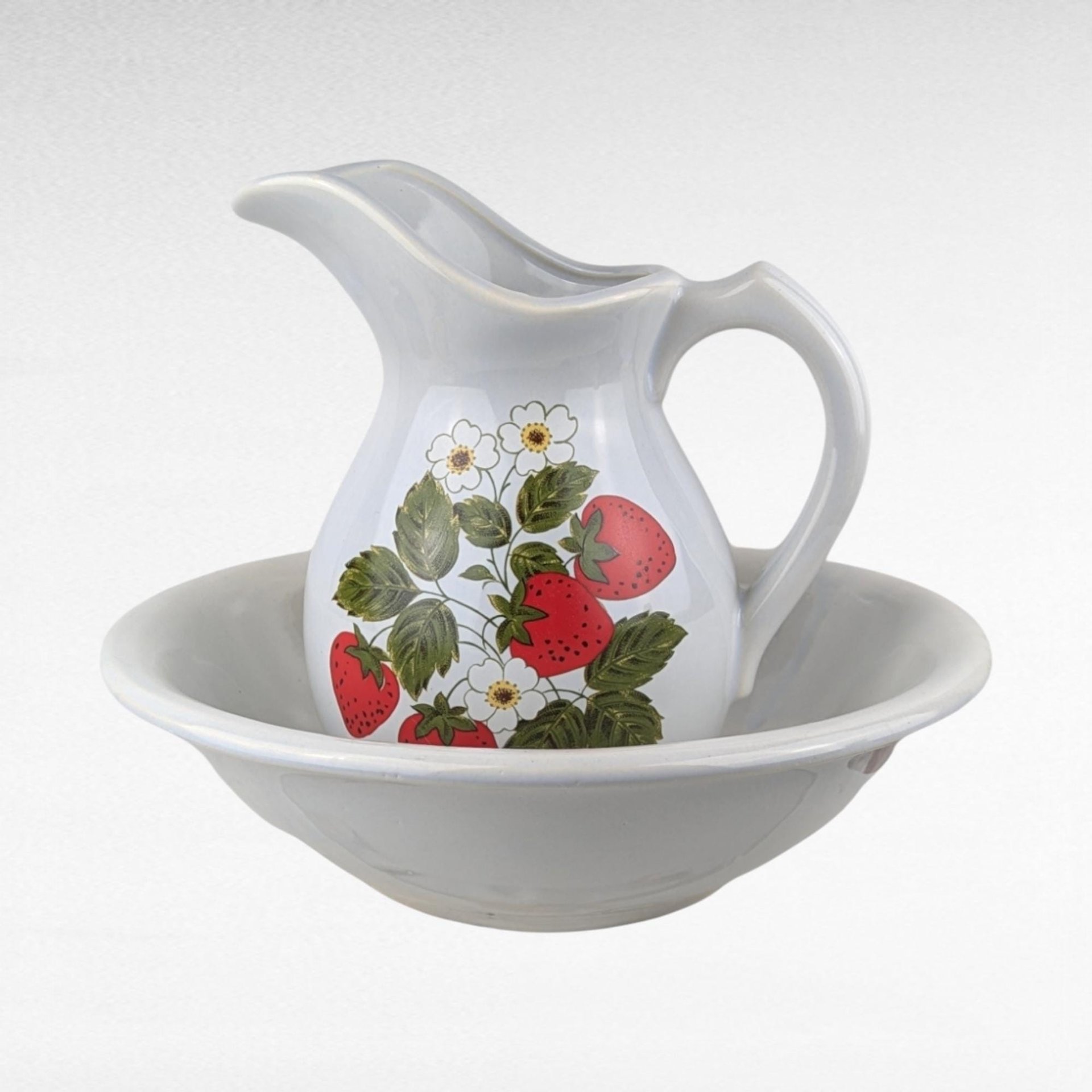 Vintage McCoy Strawberry Basin and Pitcher Set, 7527, Wash Basin and Ewer, Farmhouse Decor, Kitchen Decor