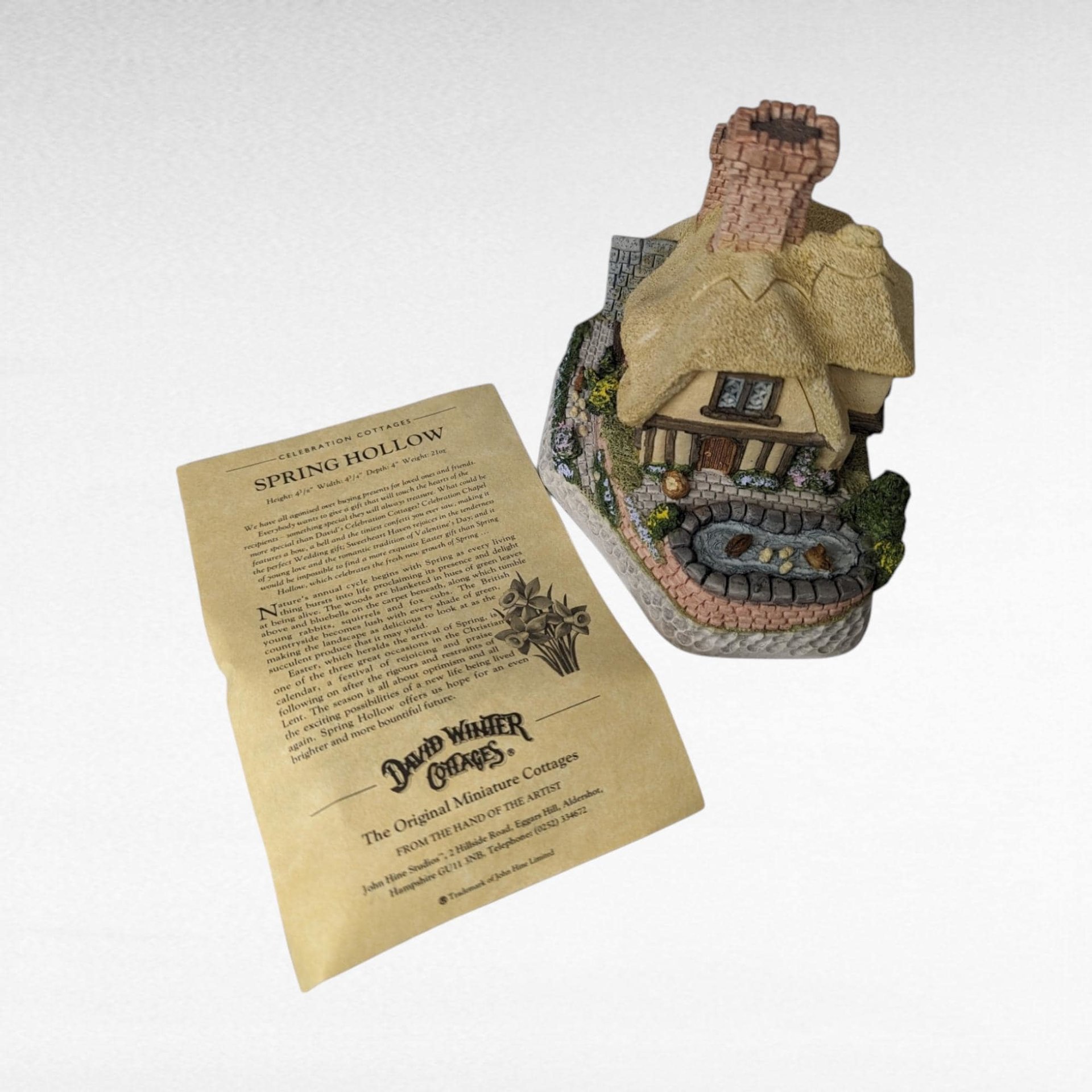 1994 David Winter Cottage "Spring Hollow" | with COA and Original Box | Vintage Collectible